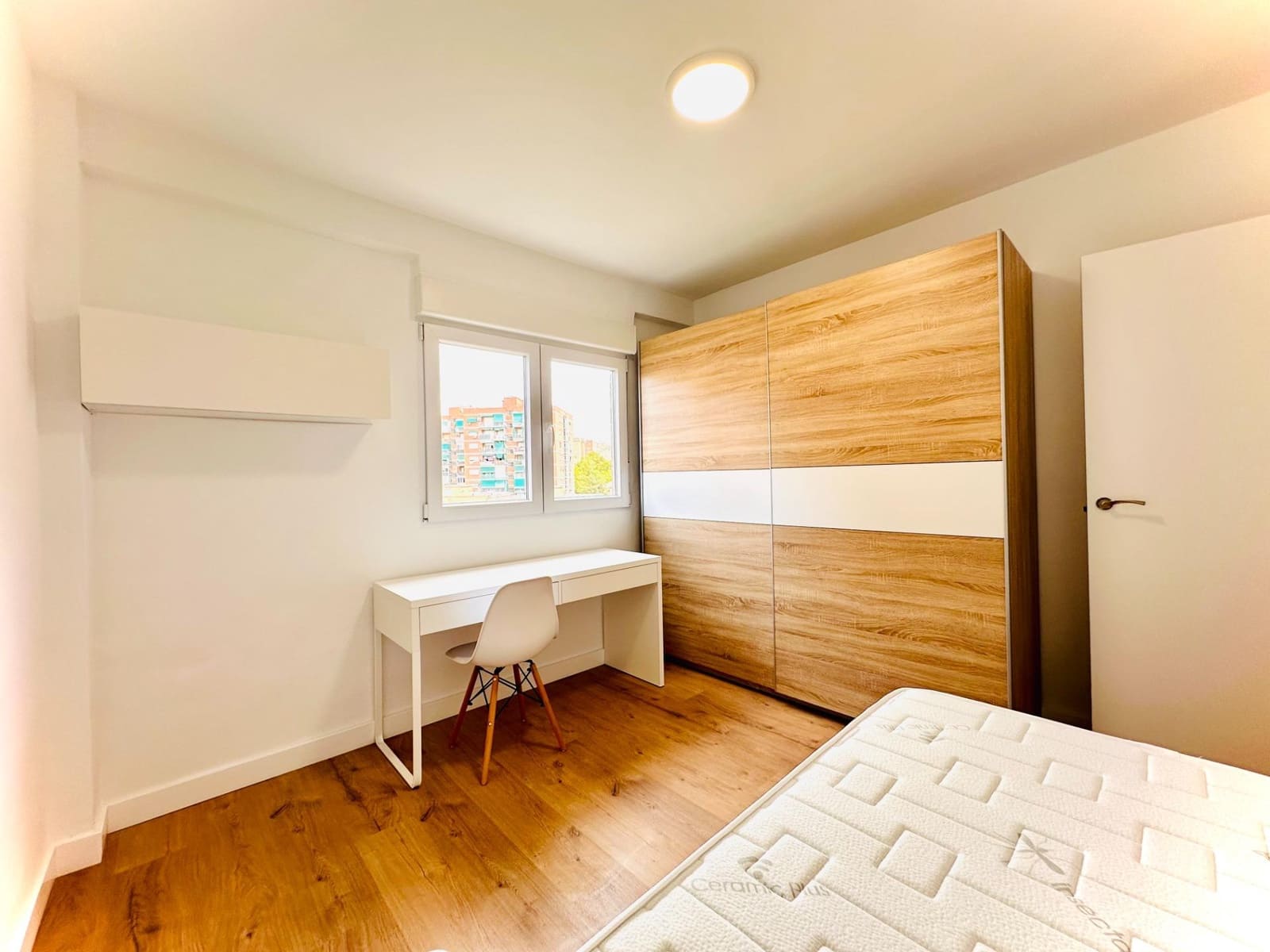 4 sovrum Lägenhet att hyra i Granada stad - 250 € (Ref: 10043062)