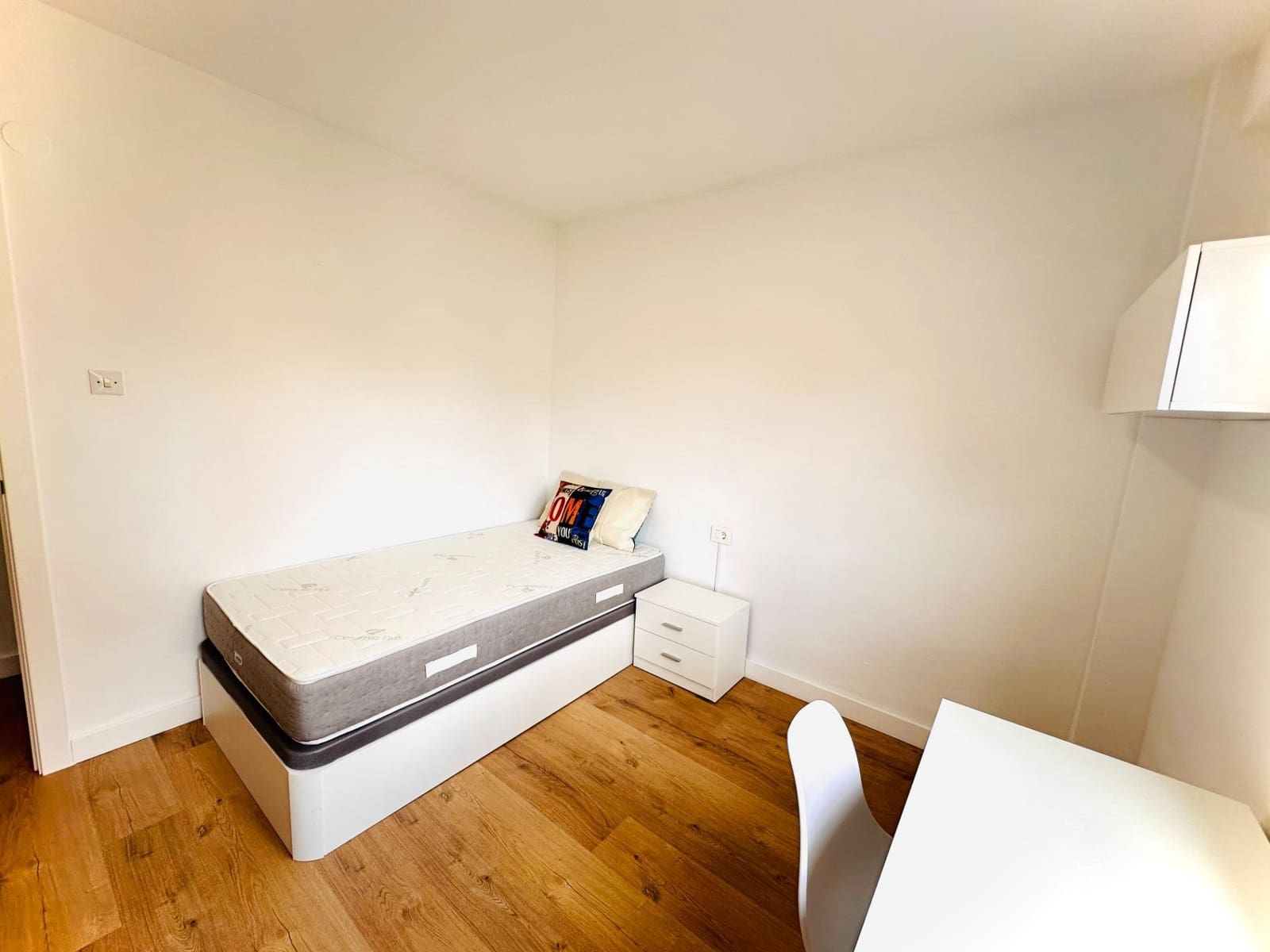 4 sovrum Lägenhet att hyra i Granada stad - 250 € (Ref: 10043062)