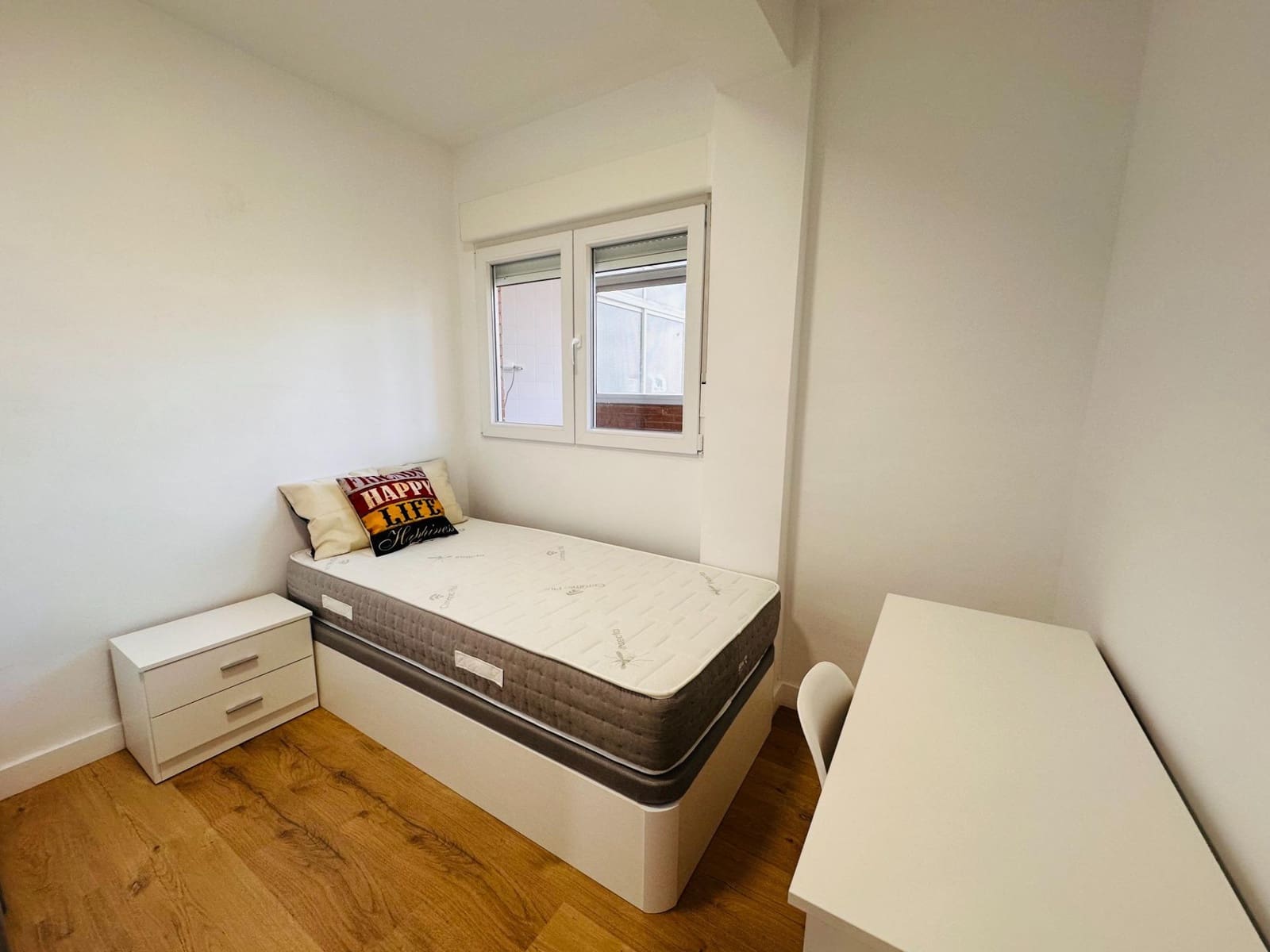 4 sovrum Lägenhet att hyra i Granada stad - 250 € (Ref: 10043062)