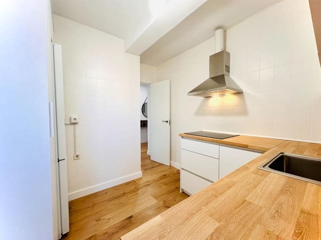 4 sovrum Lägenhet att hyra i Granada stad - 250 € (Ref: 10043062)