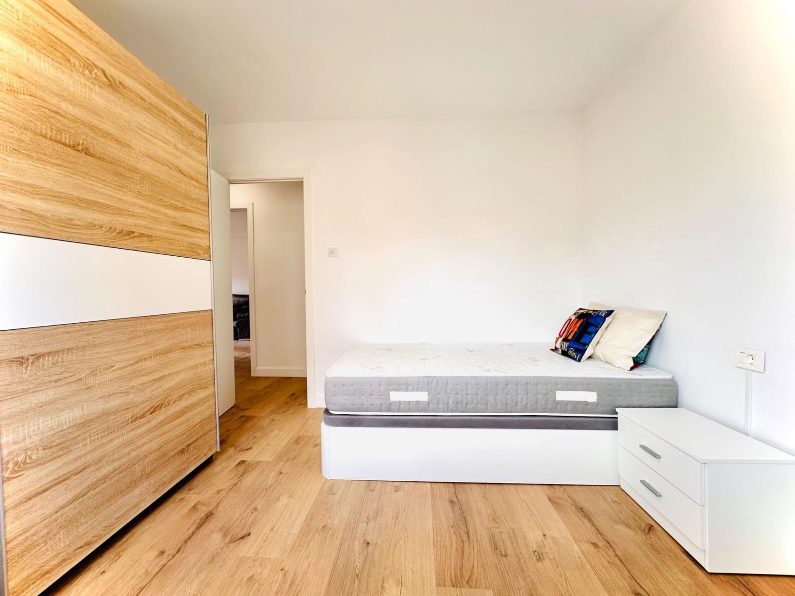 4 sovrum Lägenhet att hyra i Granada stad - 250 € (Ref: 10043062)