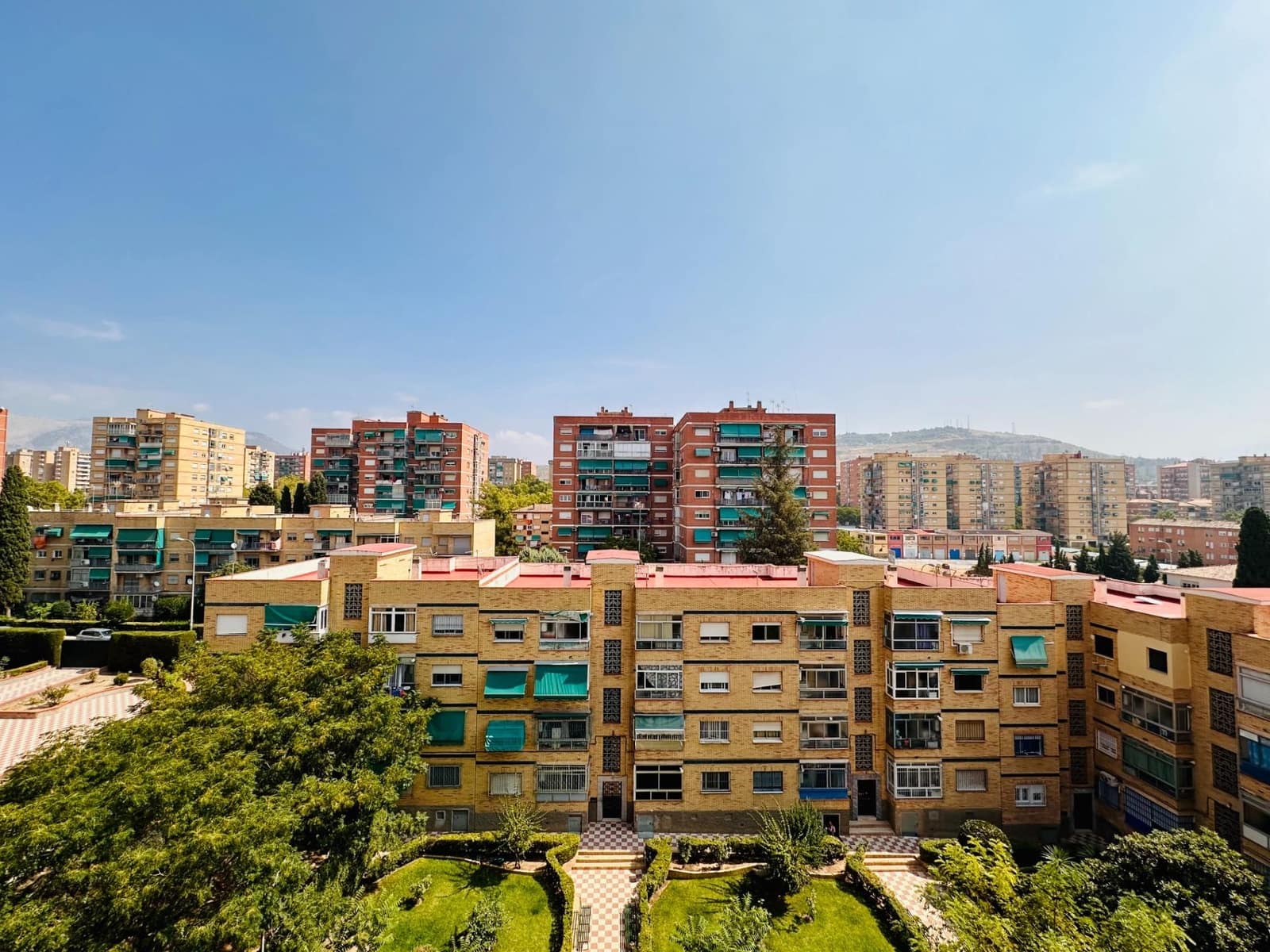 4 sovrum Lägenhet att hyra i Granada stad - 250 € (Ref: 10043062)
