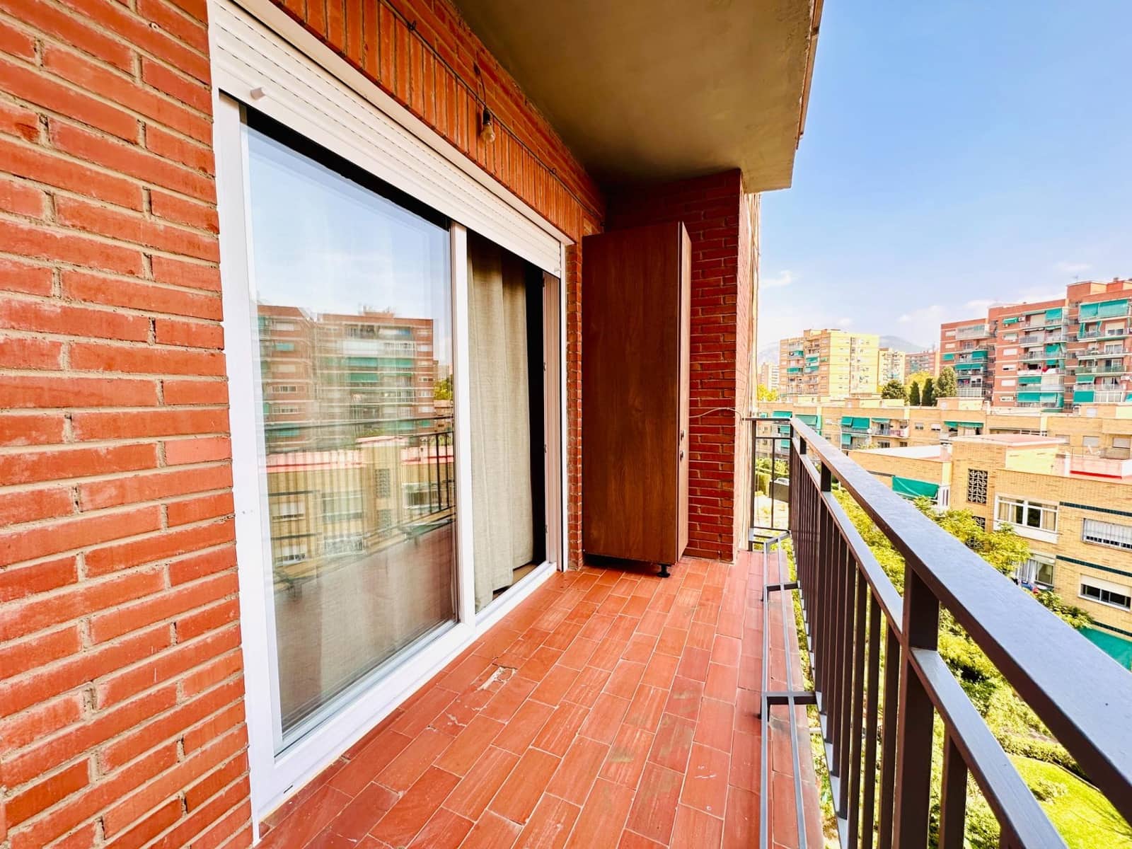 4 sovrum Lägenhet att hyra i Granada stad - 250 € (Ref: 10043062)