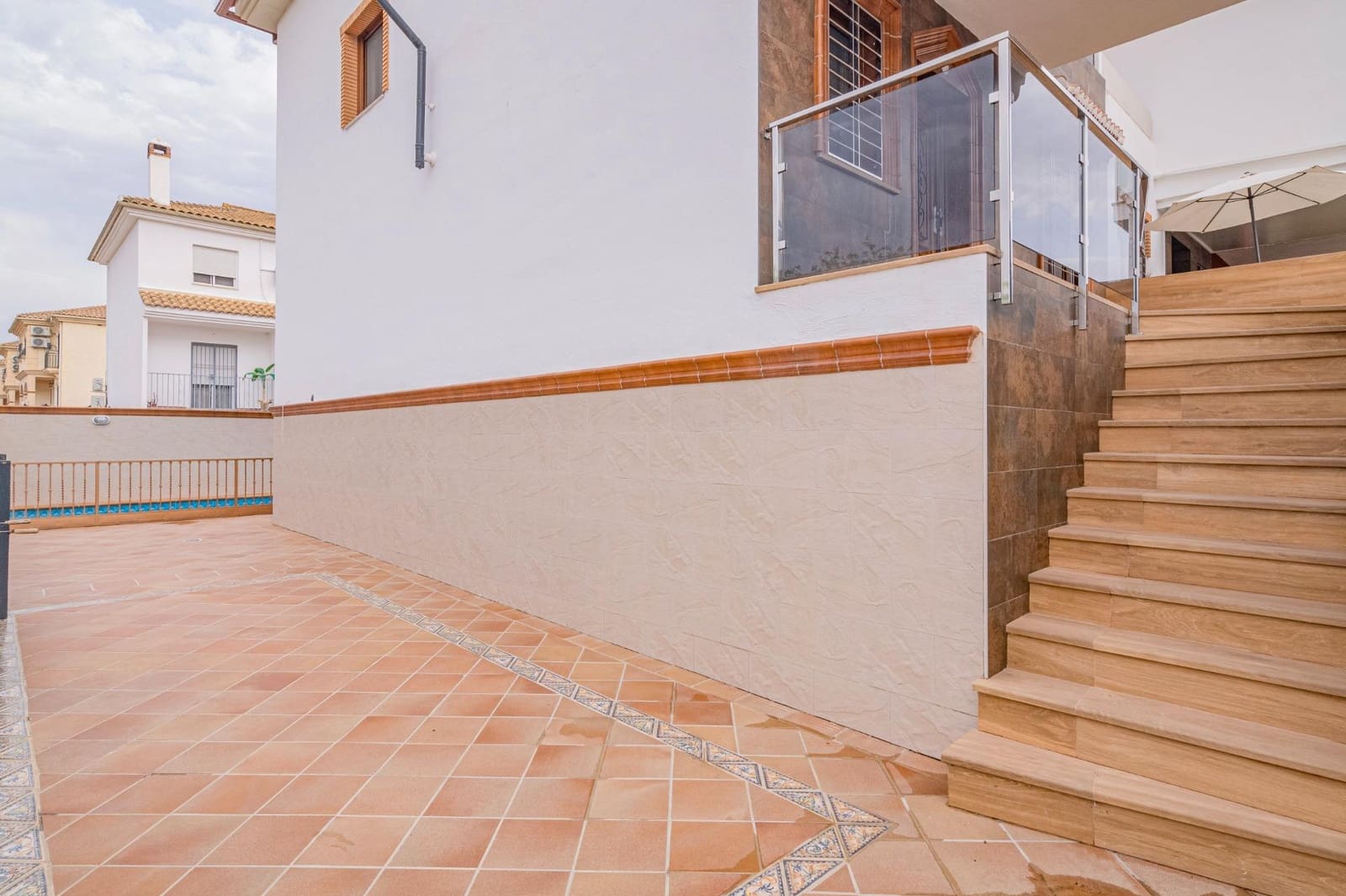 3 camera da letto Villetta a Schiera in vendita in Ambroz con piscina garage - 300.000 € (Rif: 10044856)