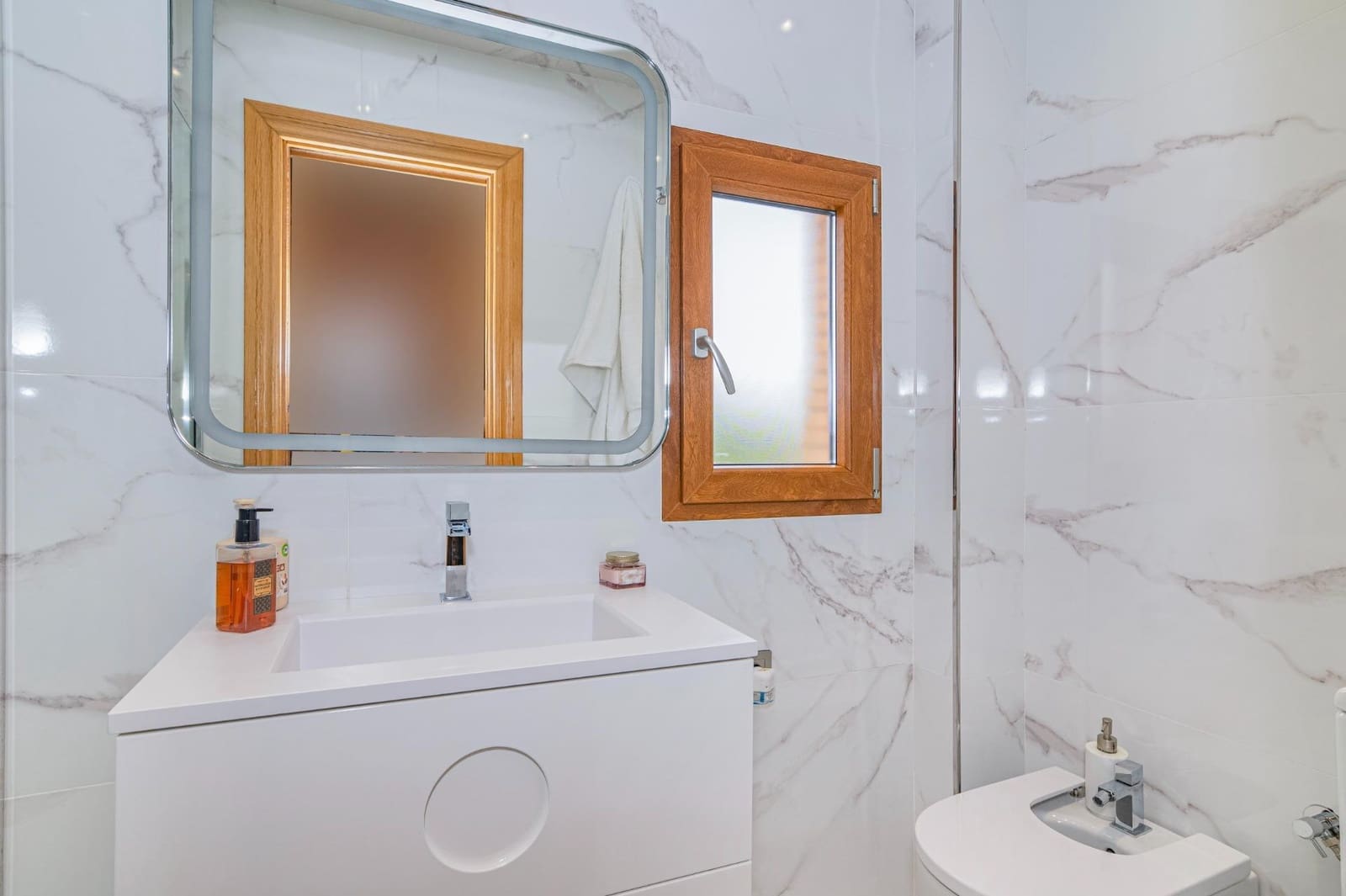 3 camera da letto Villetta a Schiera in vendita in Ambroz con piscina garage - 300.000 € (Rif: 10044856)