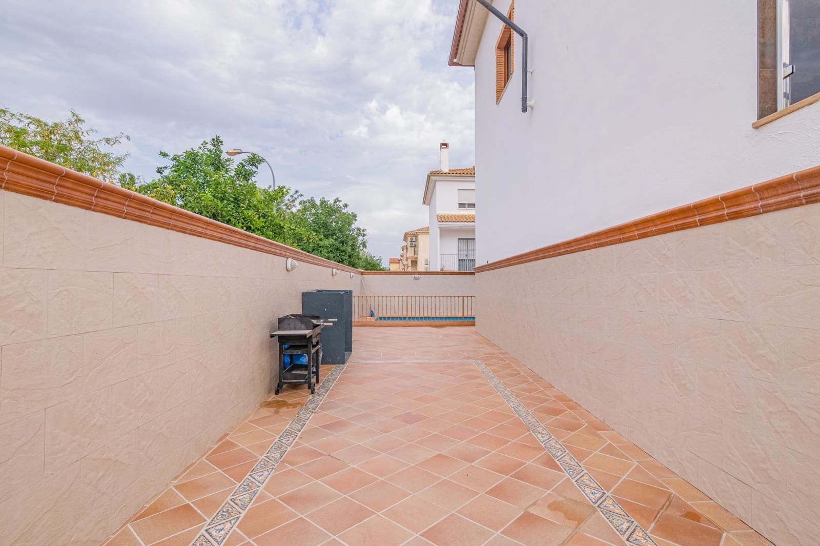 3 camera da letto Villetta a Schiera in vendita in Ambroz con piscina garage - 300.000 € (Rif: 10044856)