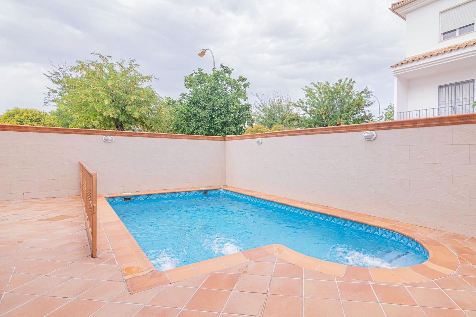 3 camera da letto Villetta a Schiera in vendita in Ambroz con piscina garage - 300.000 € (Rif: 10044856)