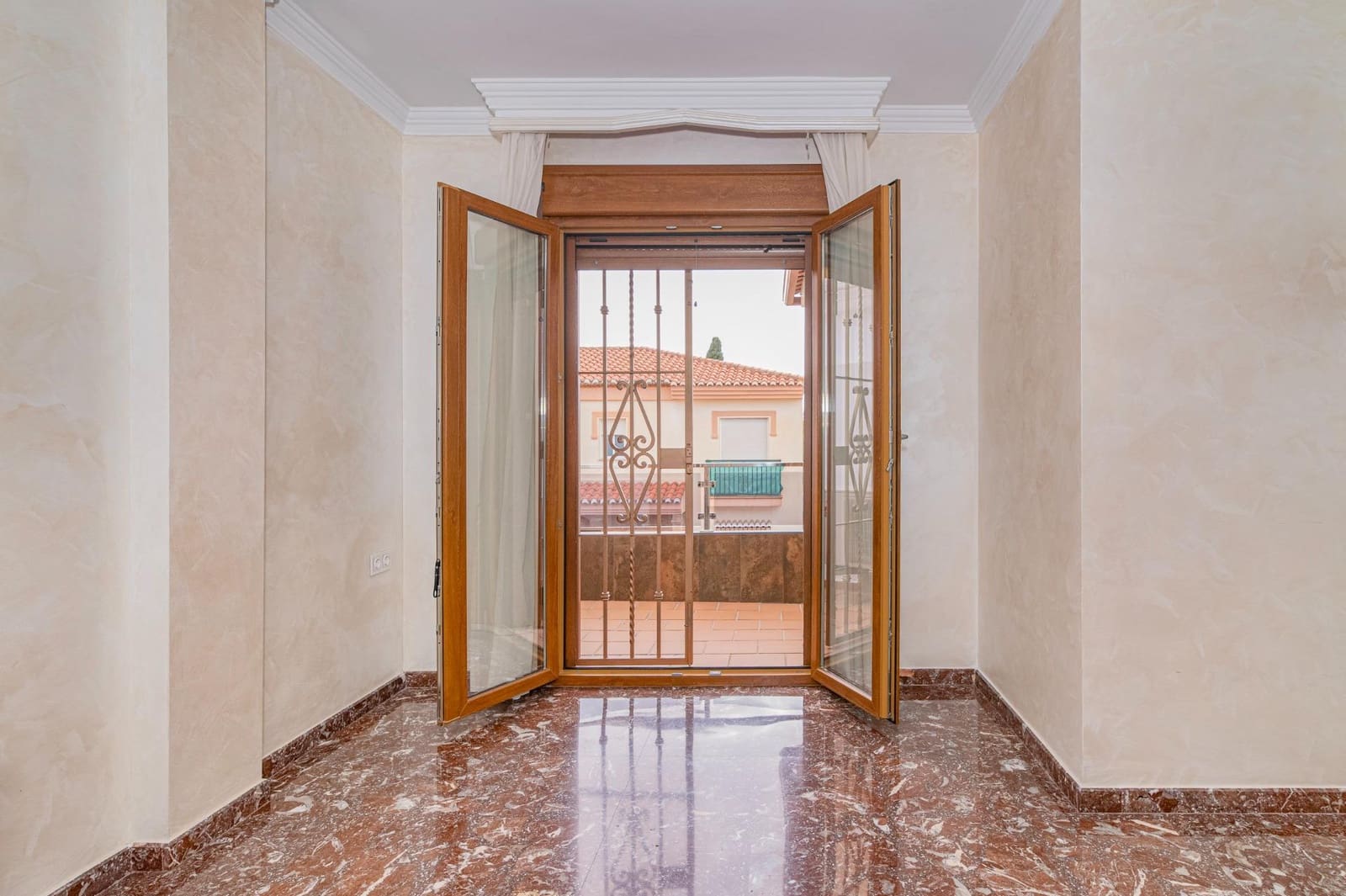 3 camera da letto Villetta a Schiera in vendita in Ambroz con piscina garage - 300.000 € (Rif: 10044856)