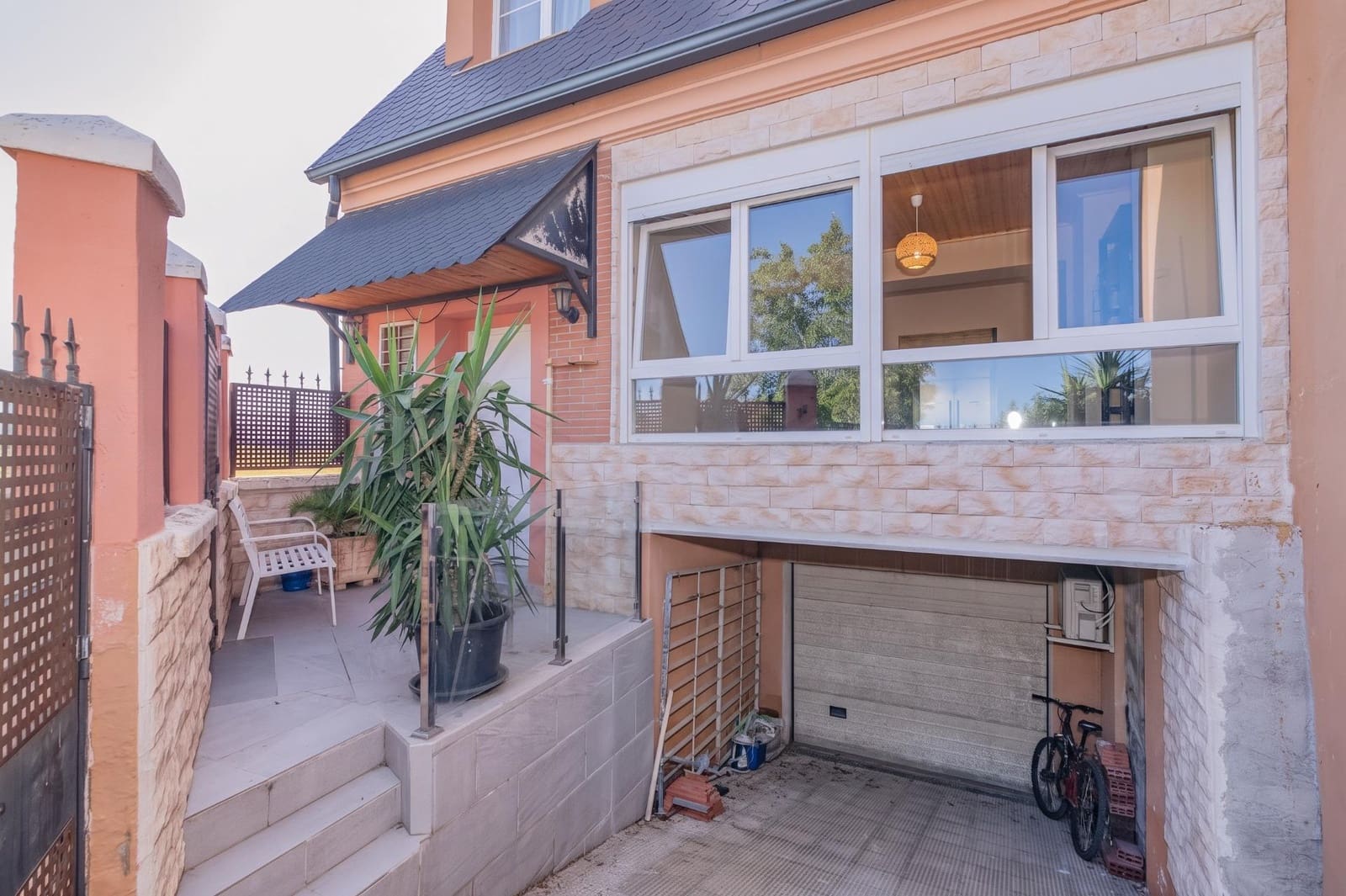 4 soveværelse Semi-Rækkehus til salg i Churriana de la Vega med swimmingpool garage - € 475.000 (Ref: 10047362)