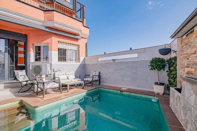 4 soveværelse Semi-Rækkehus til salg i Churriana de la Vega med swimmingpool garage - € 475.000 (Ref: 10047362)