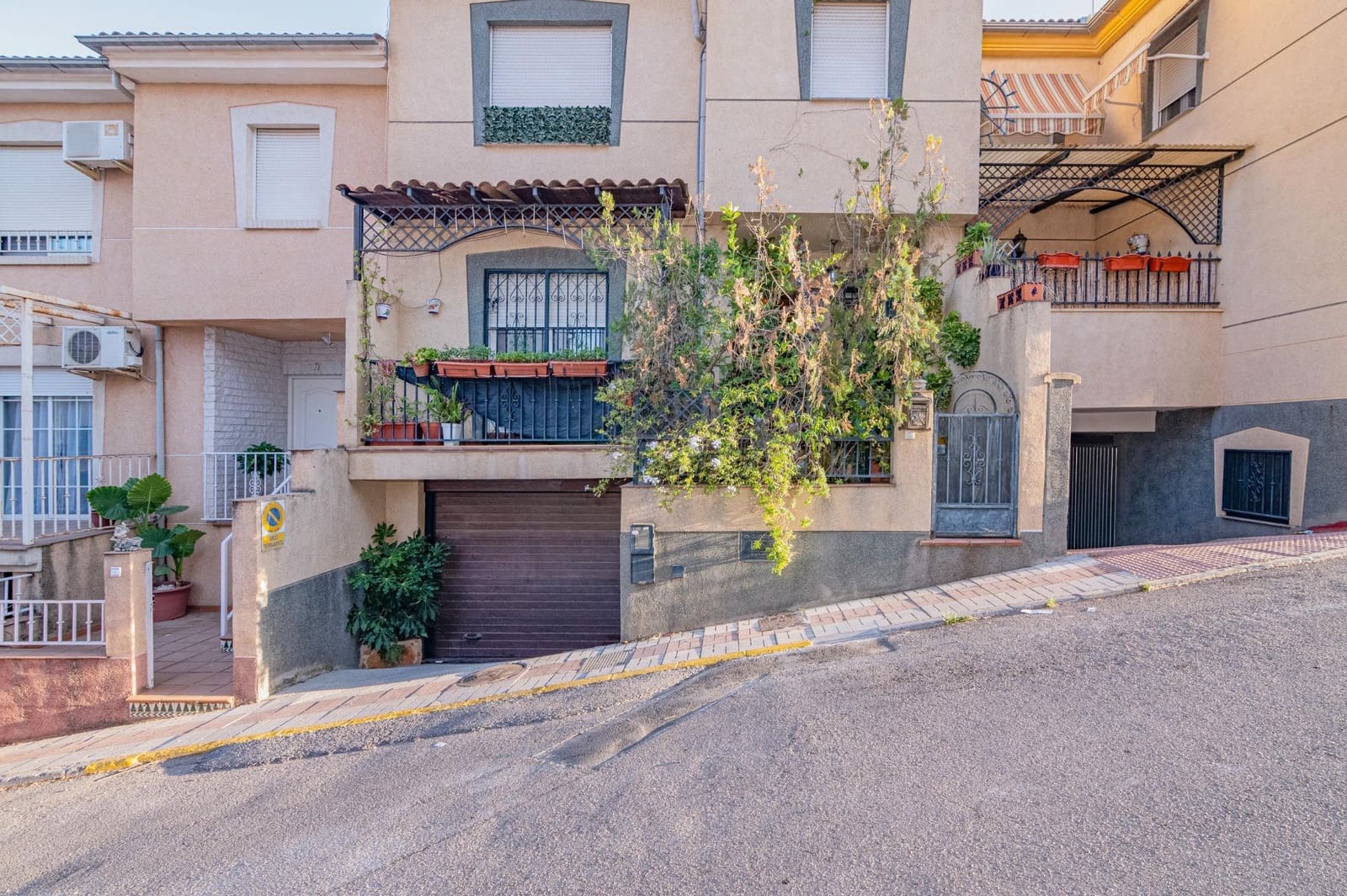 3 Zimmer Reihenhaus zu verkaufen in Alfacar mit Garage - 178.990 € (Ref: 10049316)