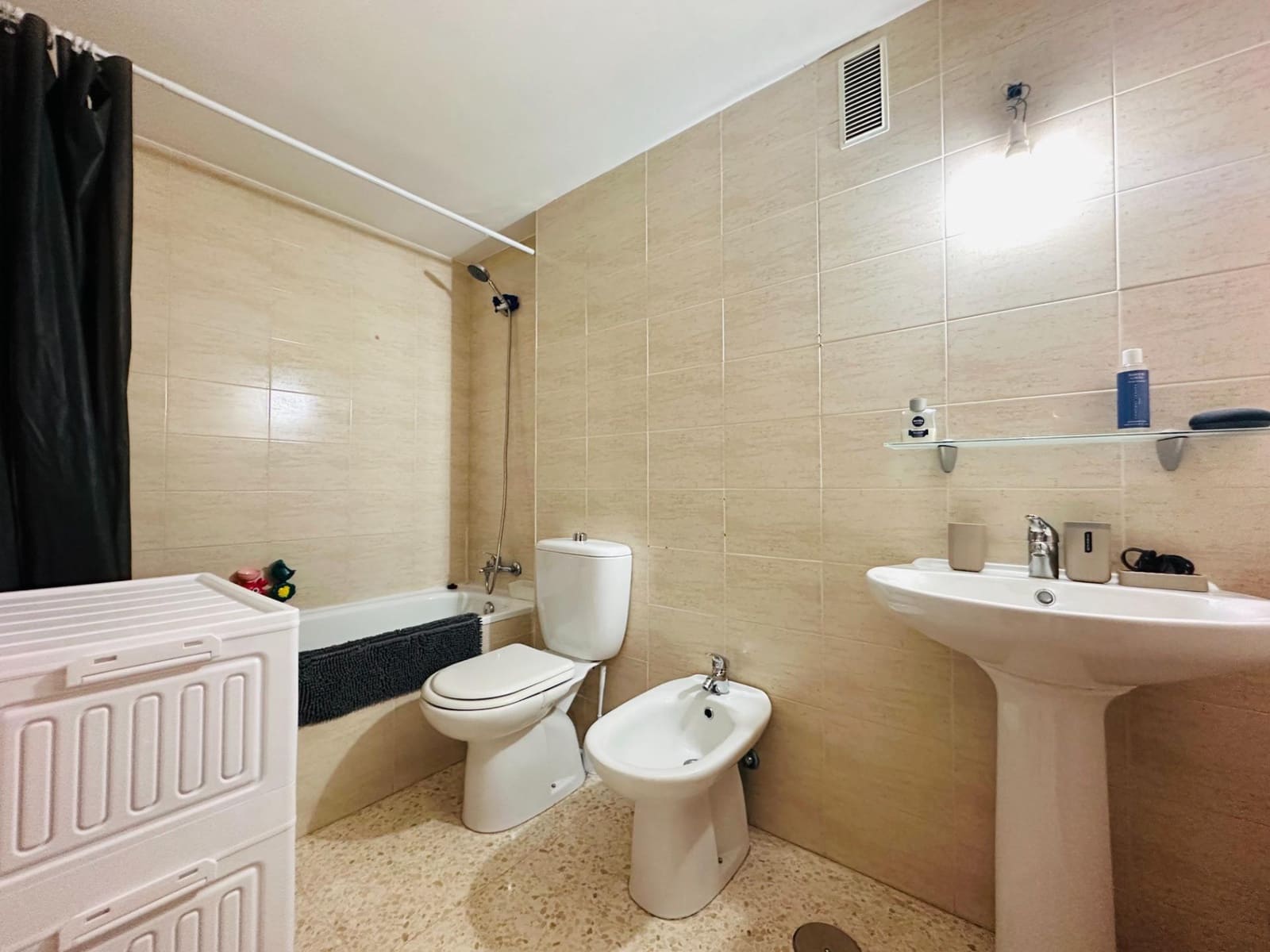3 Zimmer Wohnung zu verkaufen in Granada Stadt mit Garage - 139.000 € (Ref: 10067978)