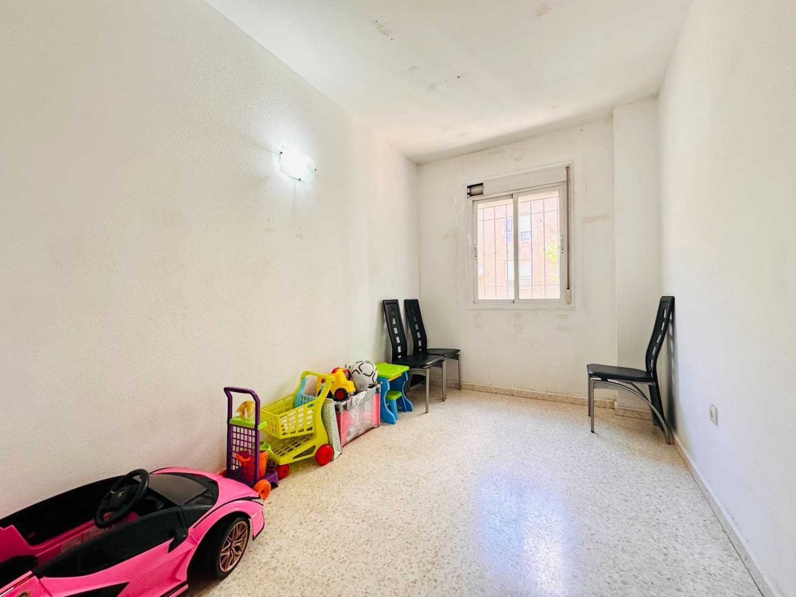 3 Zimmer Wohnung zu verkaufen in Granada Stadt mit Garage - 139.000 € (Ref: 10067978)