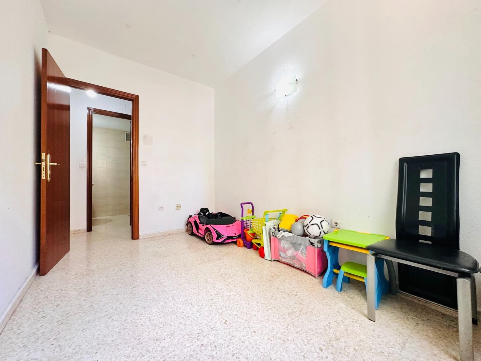 3 Zimmer Wohnung zu verkaufen in Granada Stadt mit Garage - 139.000 € (Ref: 10067978)