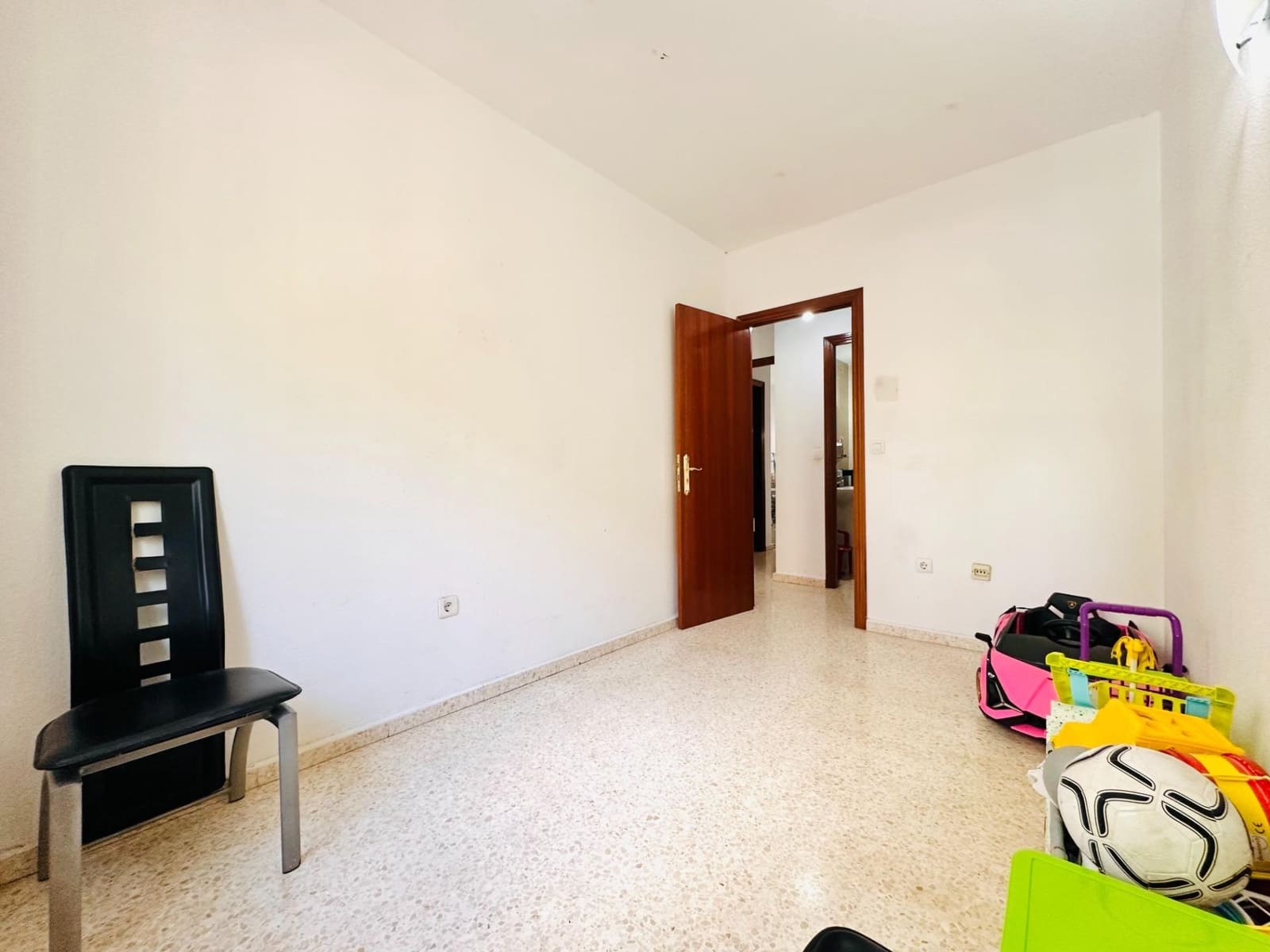 3 Zimmer Wohnung zu verkaufen in Granada Stadt mit Garage - 139.000 € (Ref: 10067978)