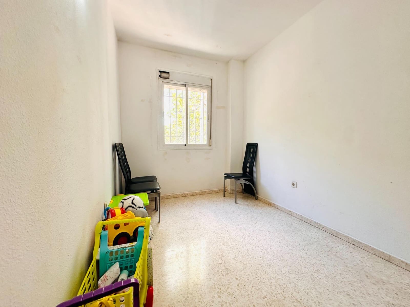 3 Zimmer Wohnung zu verkaufen in Granada Stadt mit Garage - 139.000 € (Ref: 10067978)