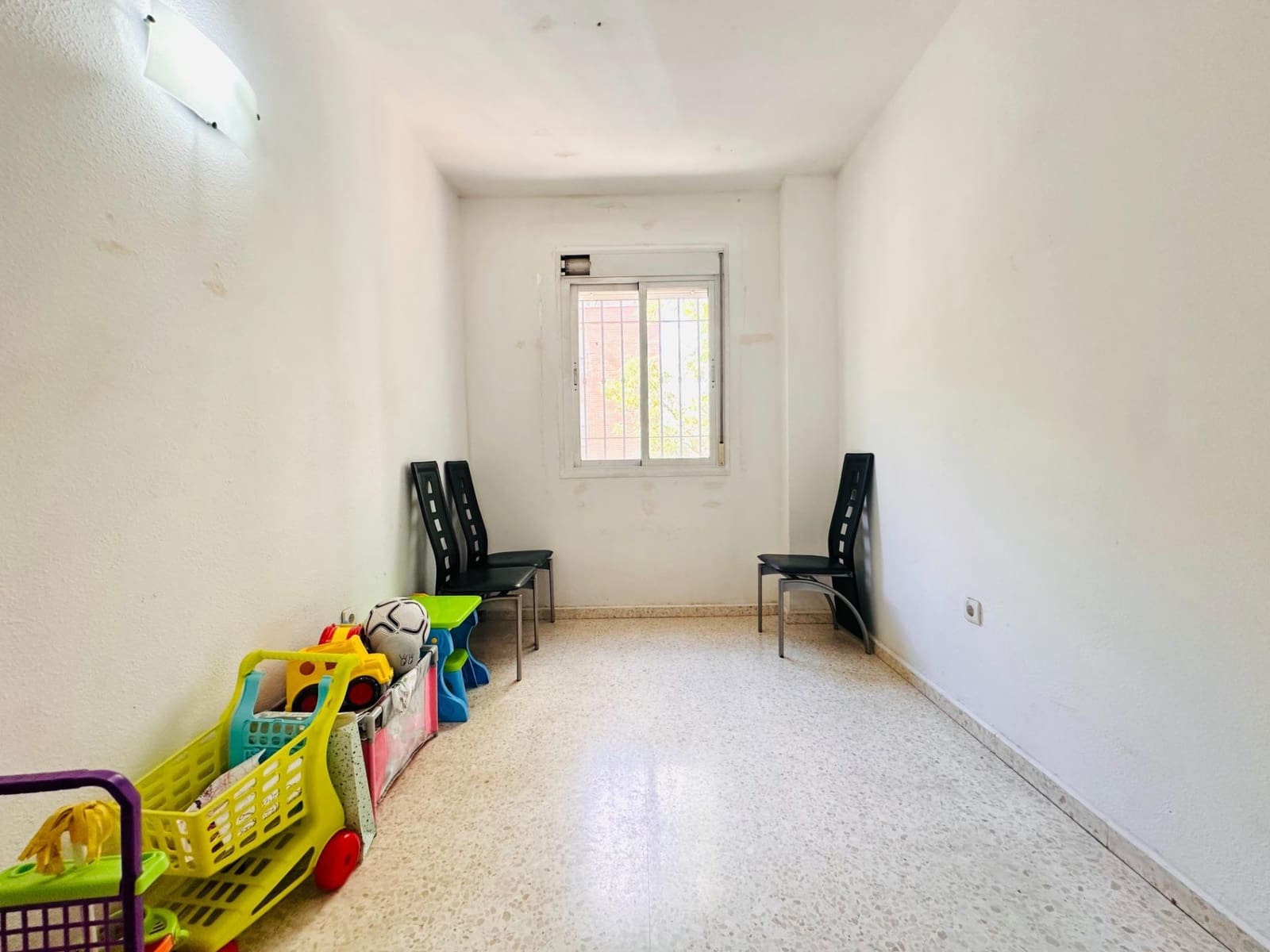3 Zimmer Wohnung zu verkaufen in Granada Stadt mit Garage - 139.000 € (Ref: 10067978)