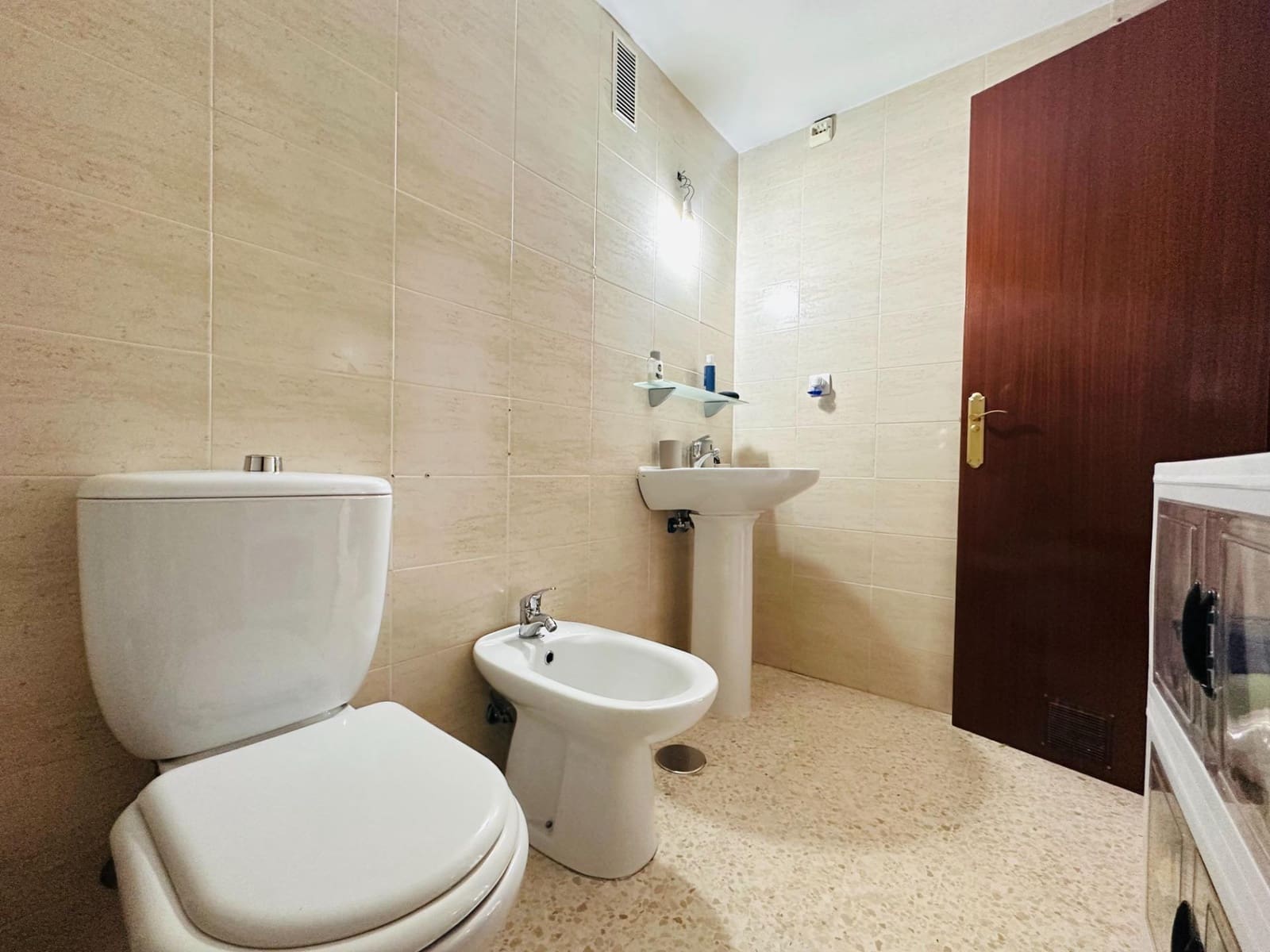 3 Zimmer Wohnung zu verkaufen in Granada Stadt mit Garage - 139.000 € (Ref: 10067978)