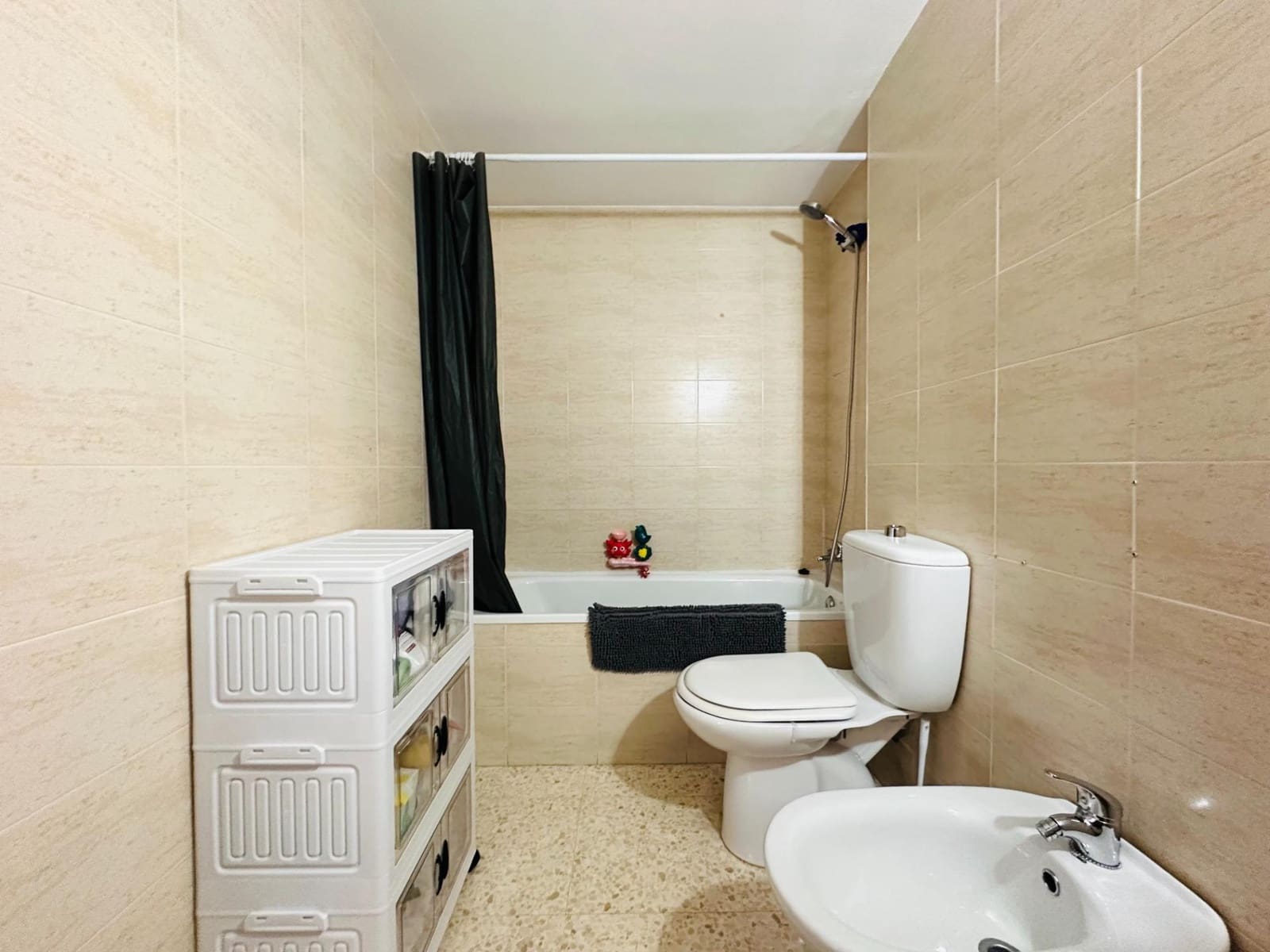3 Zimmer Wohnung zu verkaufen in Granada Stadt mit Garage - 139.000 € (Ref: 10067978)