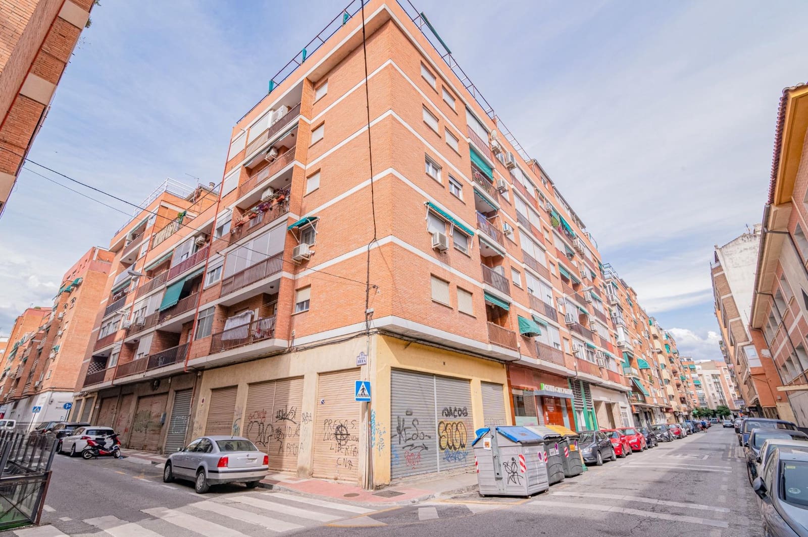 4 bedroom Flat for sale in Granada city with garage - € 359,999 (Ref: 10076468)