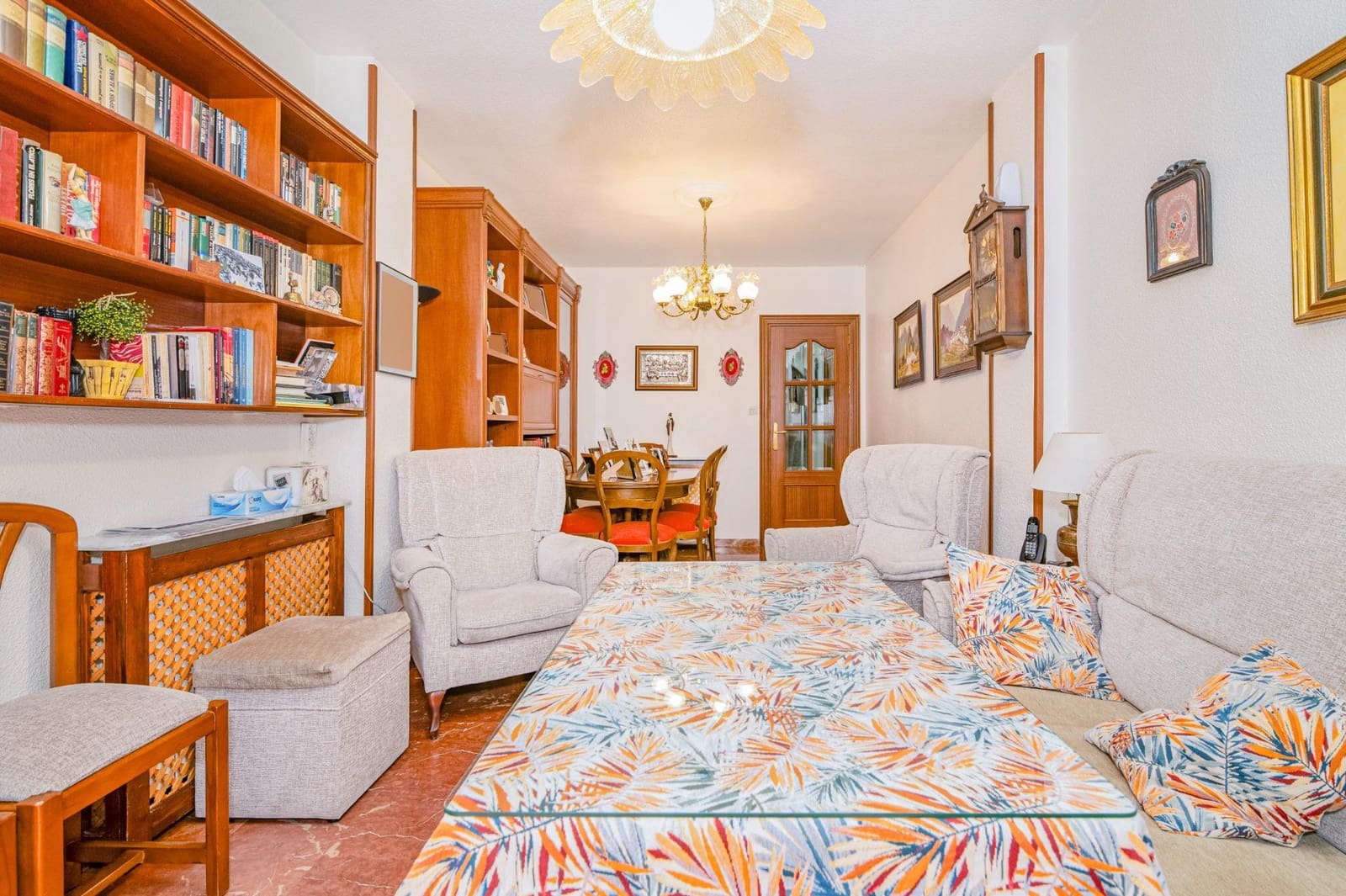 4 bedroom Flat for sale in Granada city with garage - € 359,999 (Ref: 10076468)