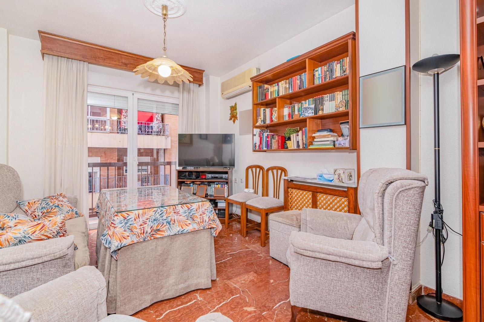4 bedroom Flat for sale in Granada city with garage - € 359,999 (Ref: 10076468)