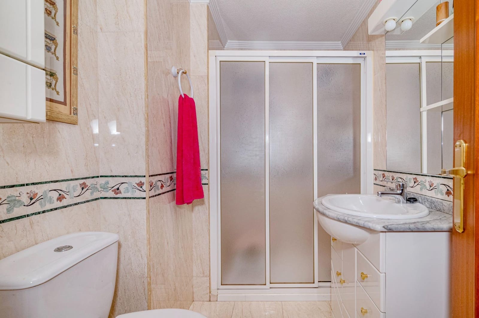 4 bedroom Flat for sale in Granada city with garage - € 359,999 (Ref: 10076468)