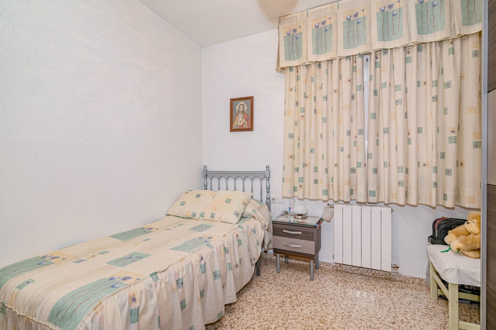 4 bedroom Flat for sale in Granada city with garage - € 359,999 (Ref: 10076468)
