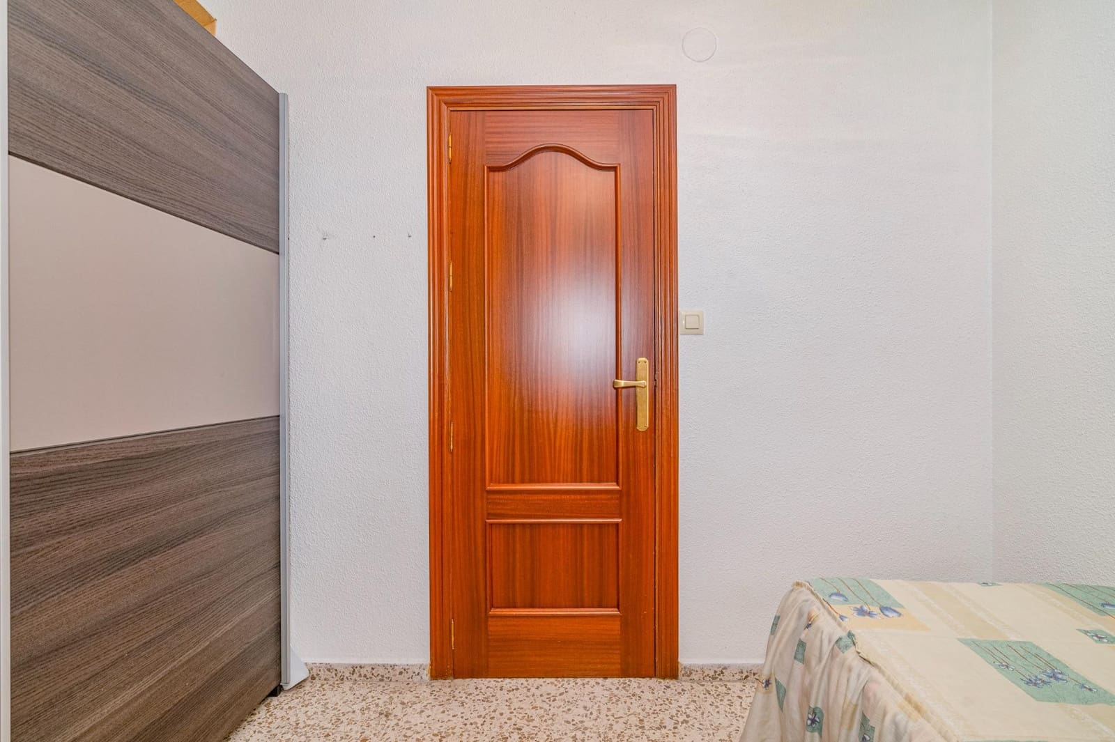 4 bedroom Flat for sale in Granada city with garage - € 359,999 (Ref: 10076468)