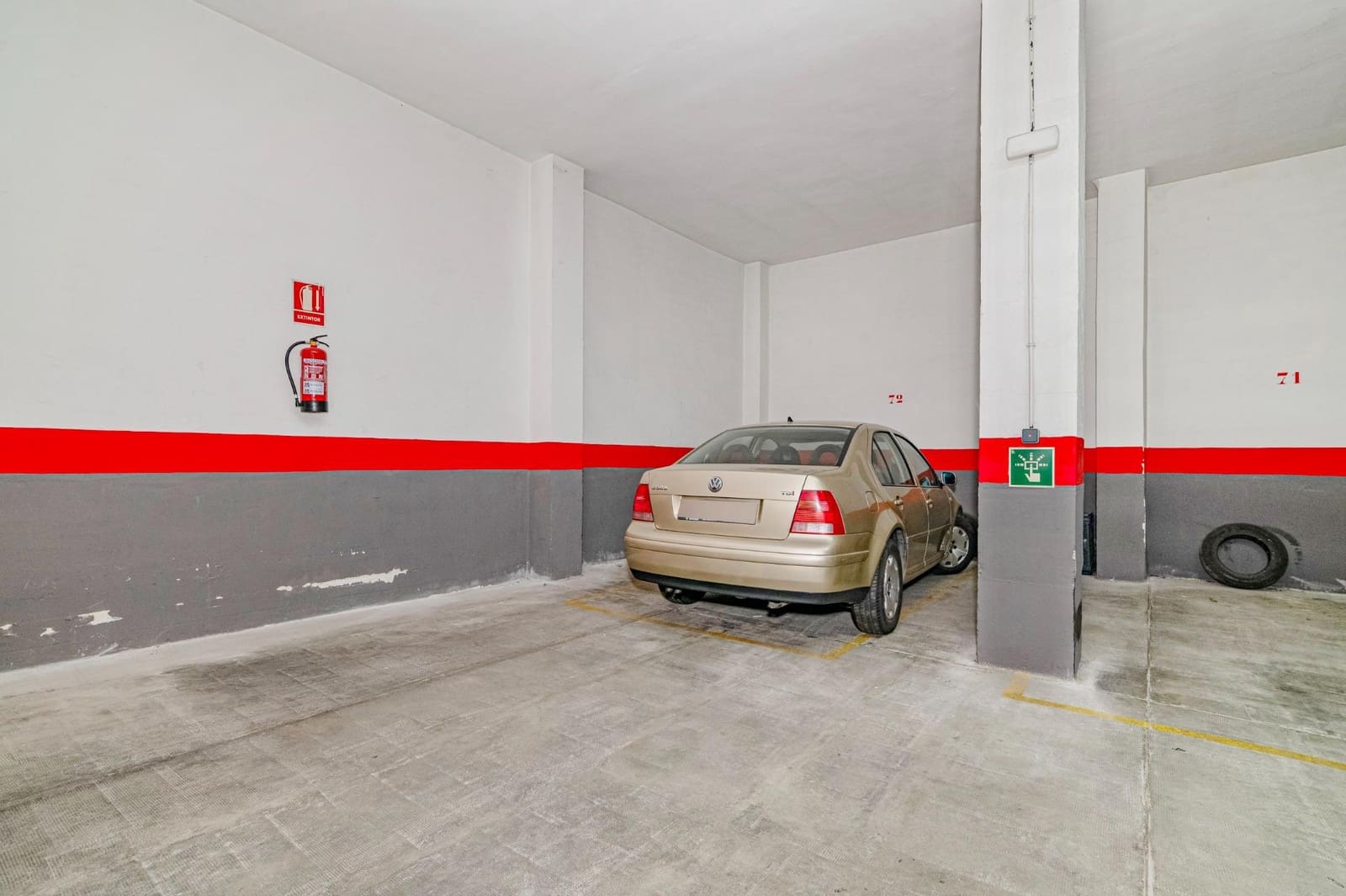 4 bedroom Flat for sale in Granada city with garage - € 359,999 (Ref: 10076468)