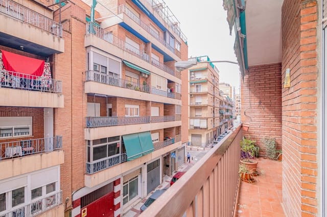 Piso de 4 habitaciones en Granada ciudad en venta con garaje - 359.999 € (Ref: 10076468)