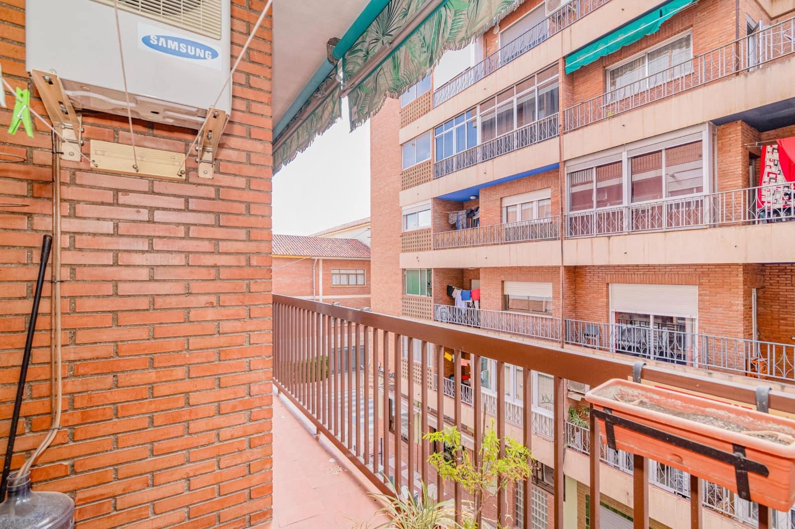 4 bedroom Flat for sale in Granada city with garage - € 359,999 (Ref: 10076468)