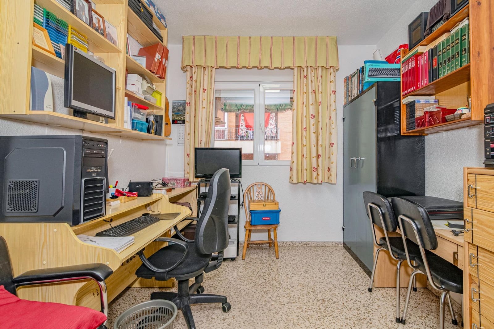4 bedroom Flat for sale in Granada city with garage - € 359,999 (Ref: 10076468)