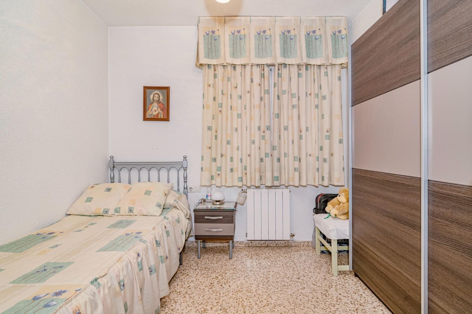 4 bedroom Flat for sale in Granada city with garage - € 359,999 (Ref: 10076468)