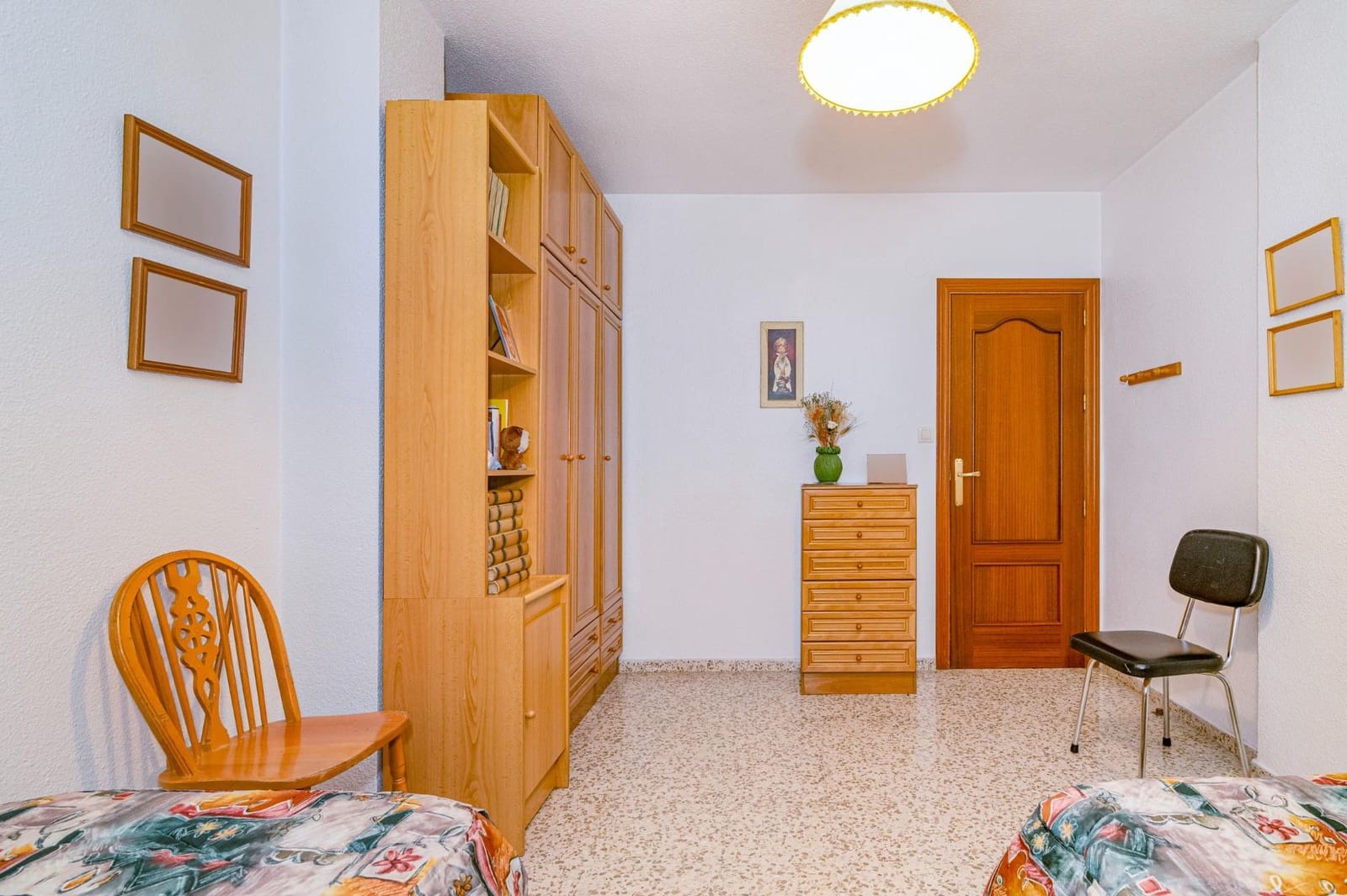 4 bedroom Flat for sale in Granada city with garage - € 359,999 (Ref: 10076468)
