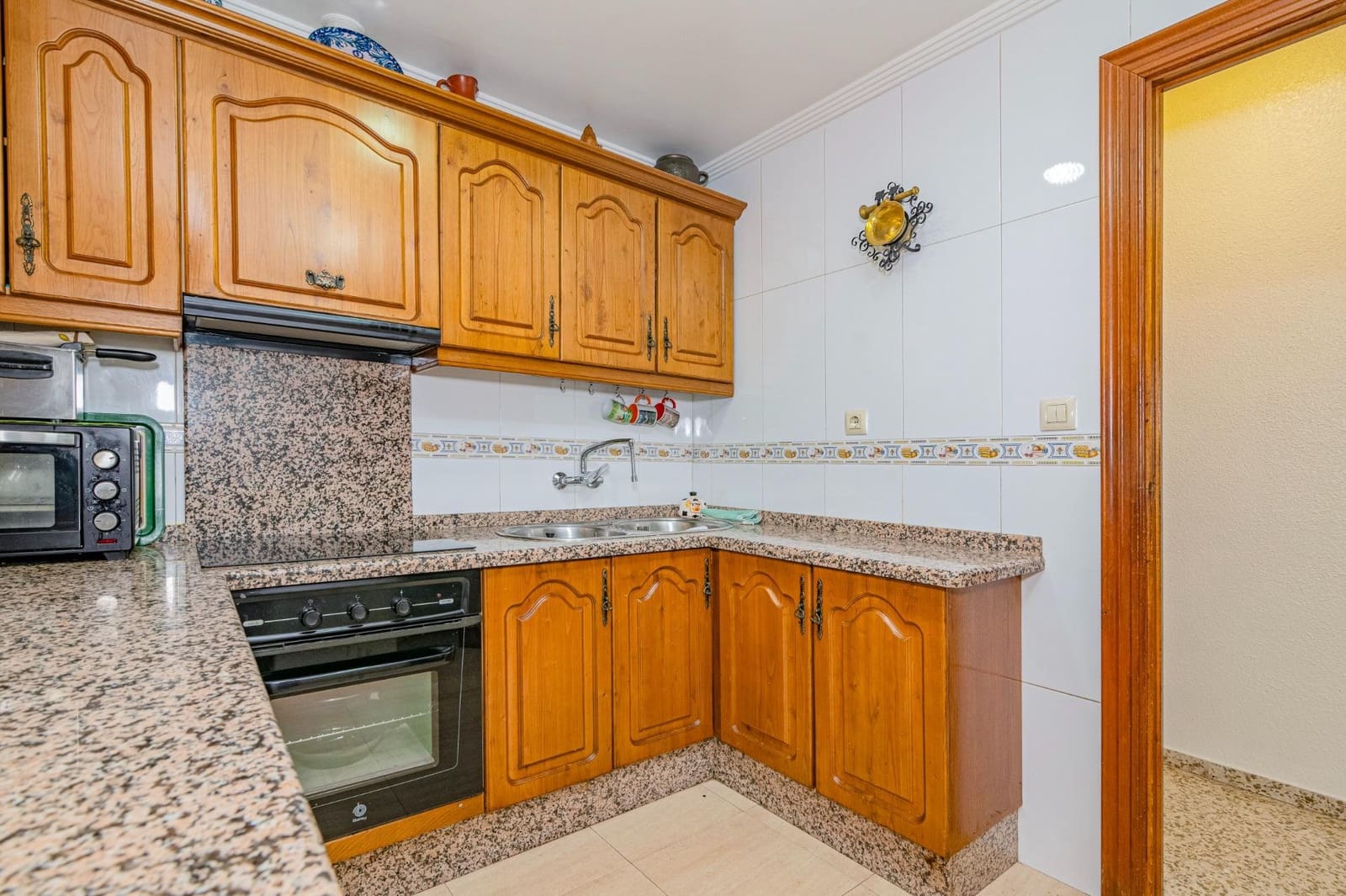 4 bedroom Flat for sale in Granada city with garage - € 359,999 (Ref: 10076468)