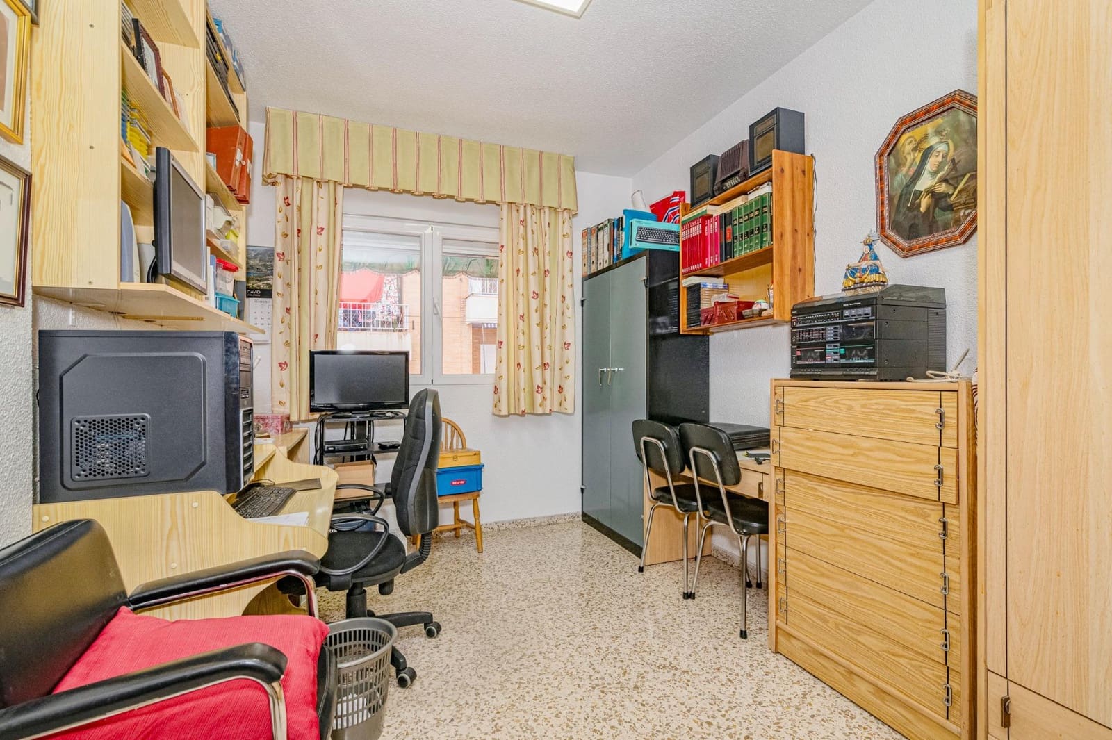4 bedroom Flat for sale in Granada city with garage - € 359,999 (Ref: 10076468)