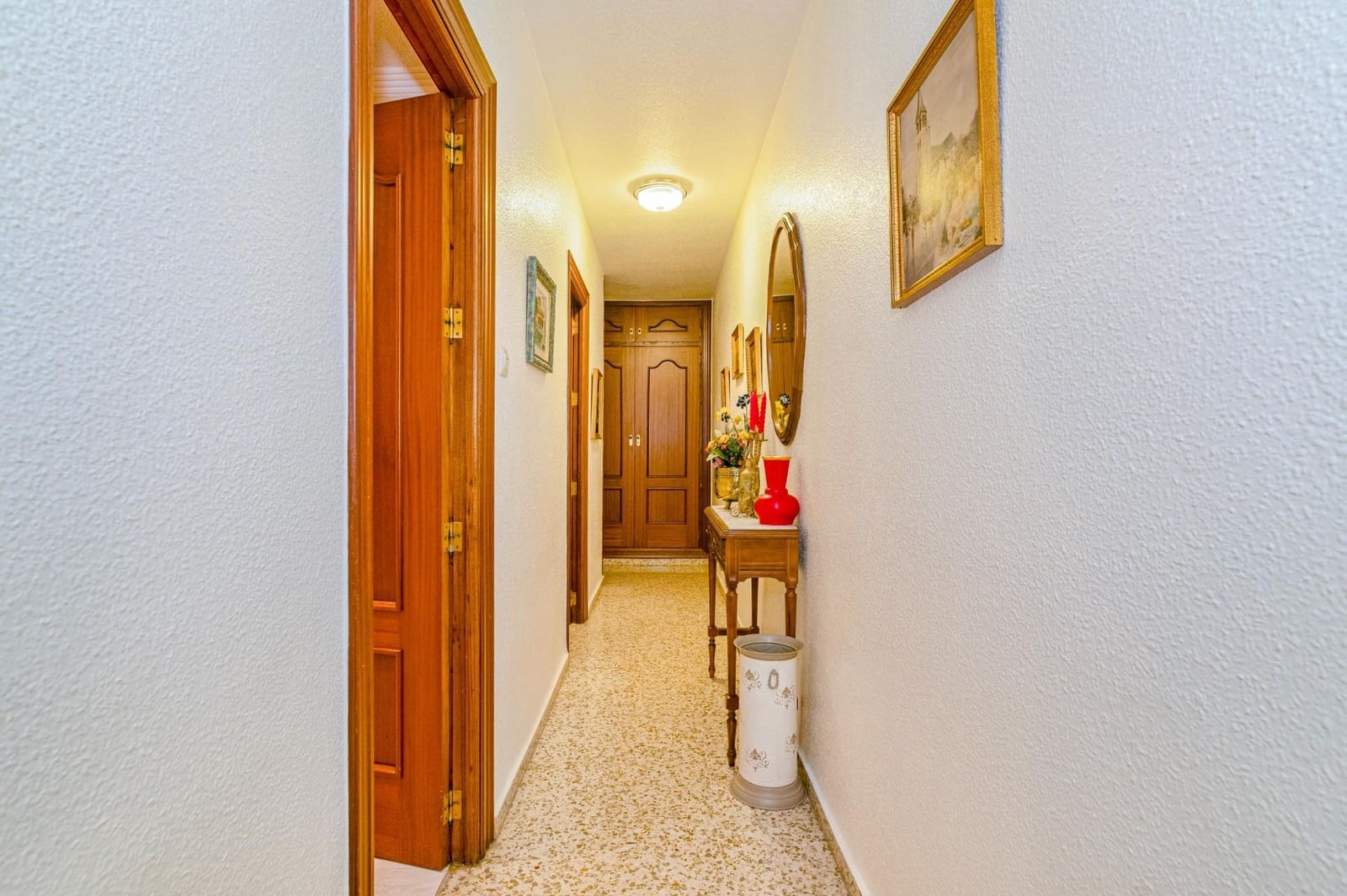 4 bedroom Flat for sale in Granada city with garage - € 359,999 (Ref: 10076468)