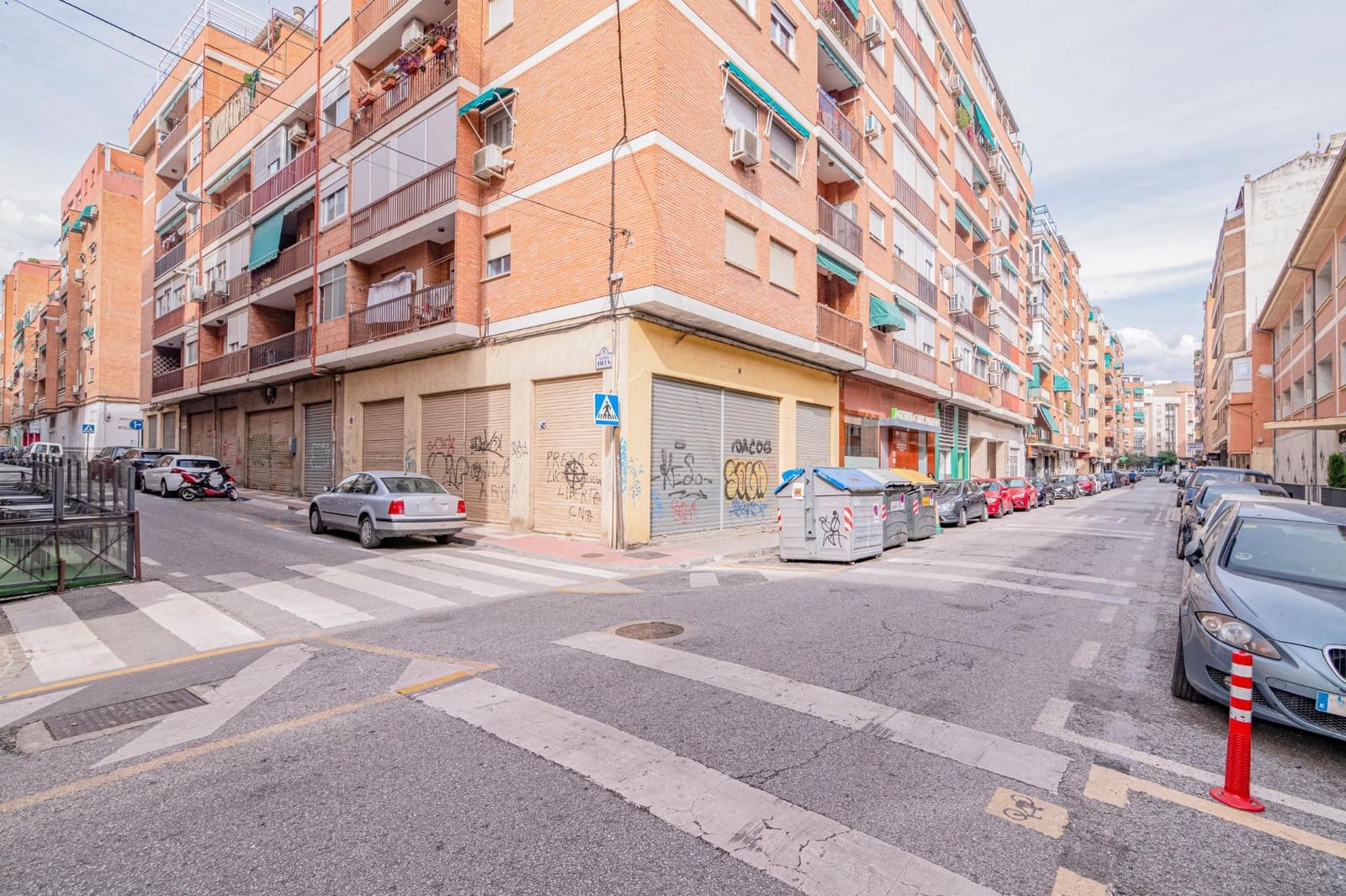 4 bedroom Flat for sale in Granada city with garage - € 359,999 (Ref: 10076468)