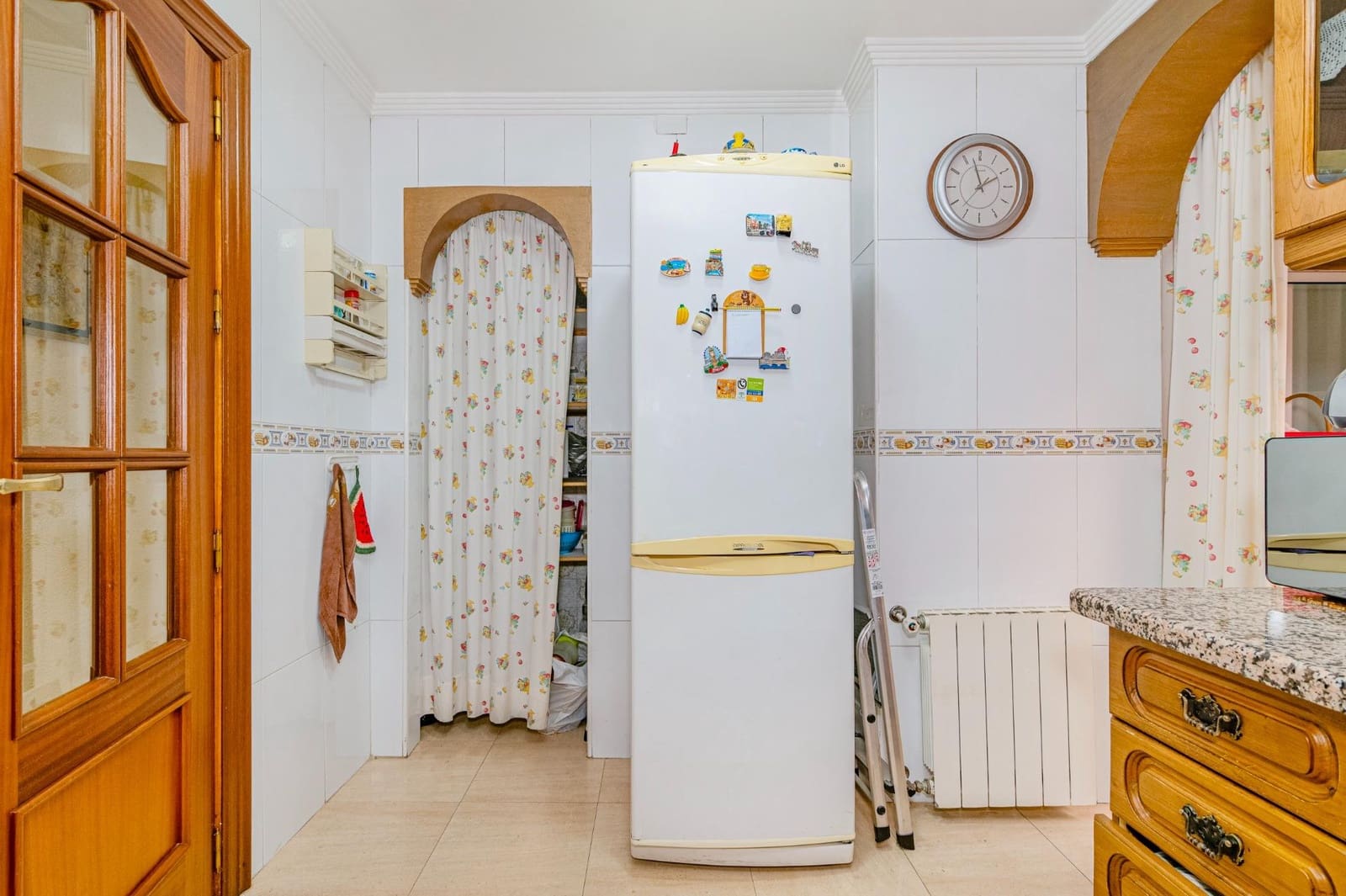 4 bedroom Flat for sale in Granada city with garage - € 359,999 (Ref: 10076468)