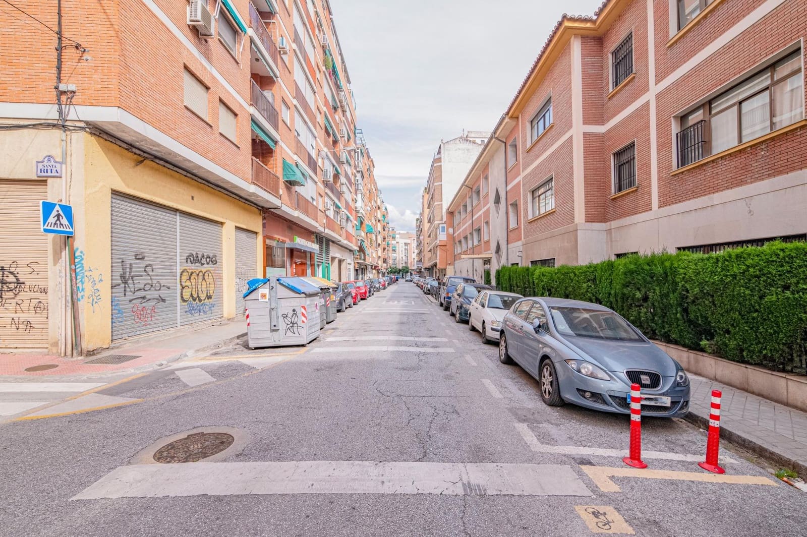 4 bedroom Flat for sale in Granada city with garage - € 359,999 (Ref: 10076468)