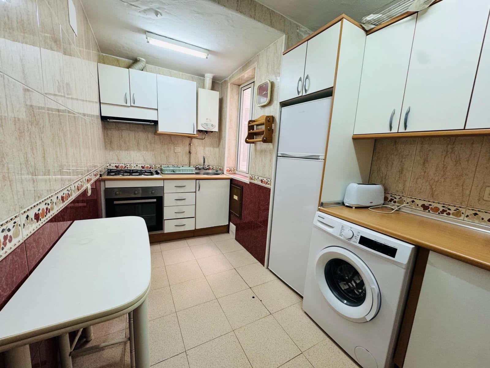 3 Zimmer Wohnung zu vermieten in Granada Stadt - 300 € (Ref: 10089756)