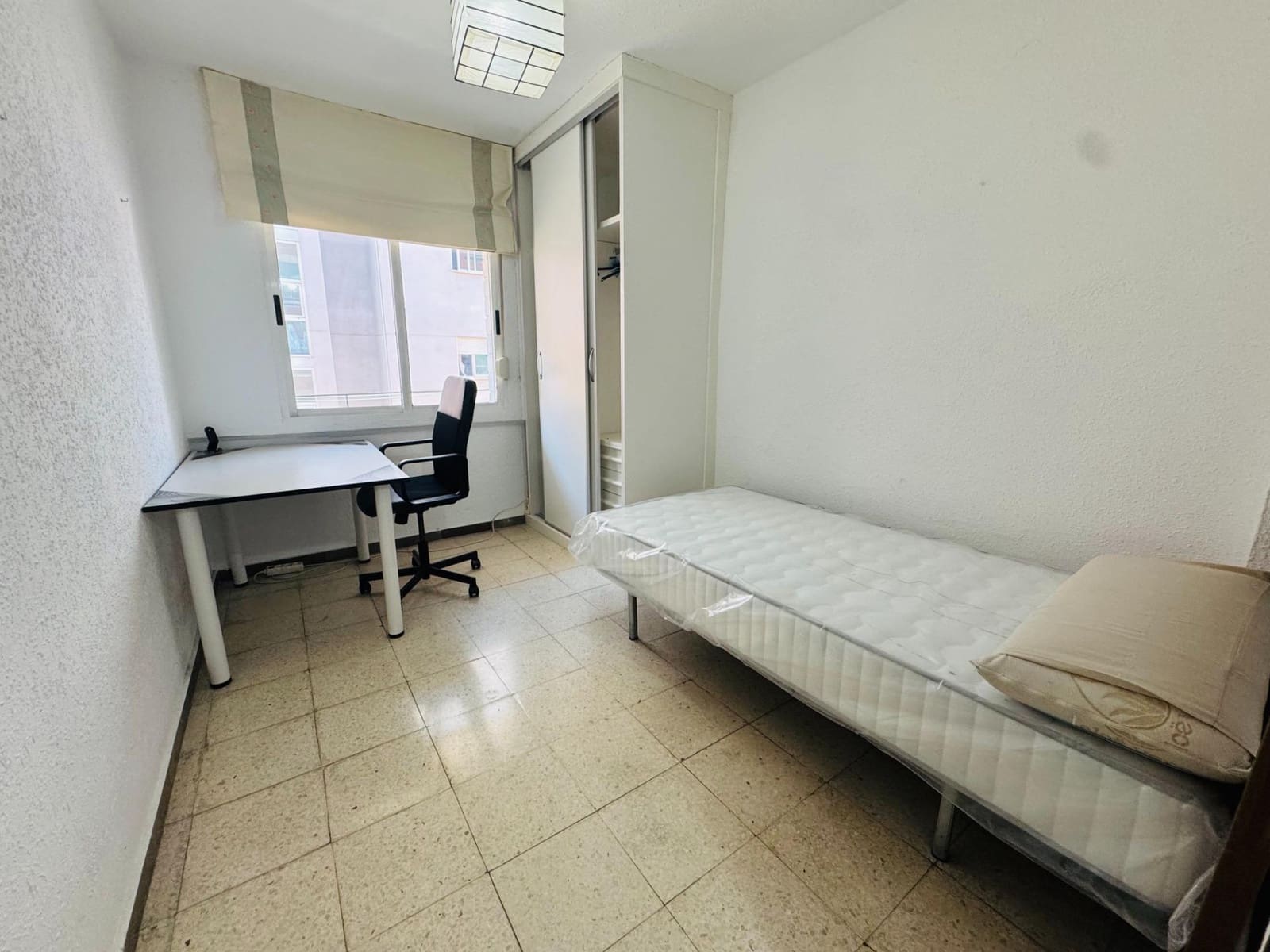 3 Zimmer Wohnung zu vermieten in Granada Stadt - 300 € (Ref: 10089756)