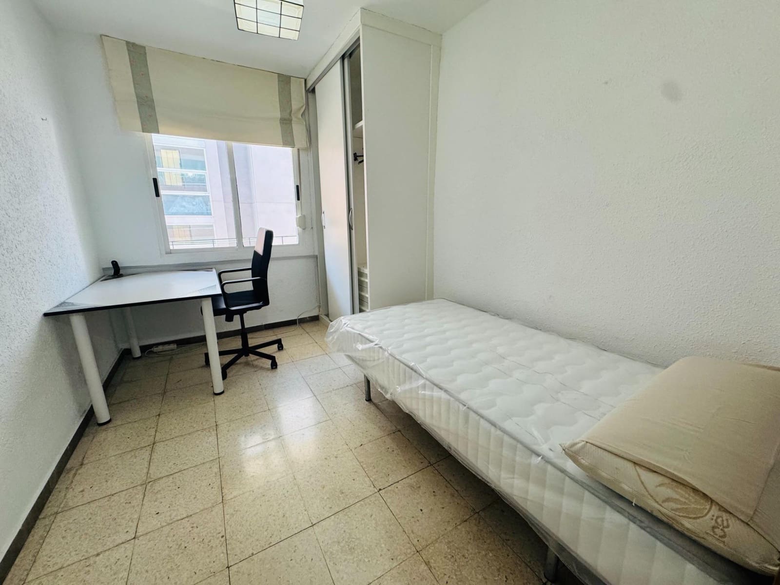 3 Zimmer Wohnung zu vermieten in Granada Stadt - 300 € (Ref: 10089756)