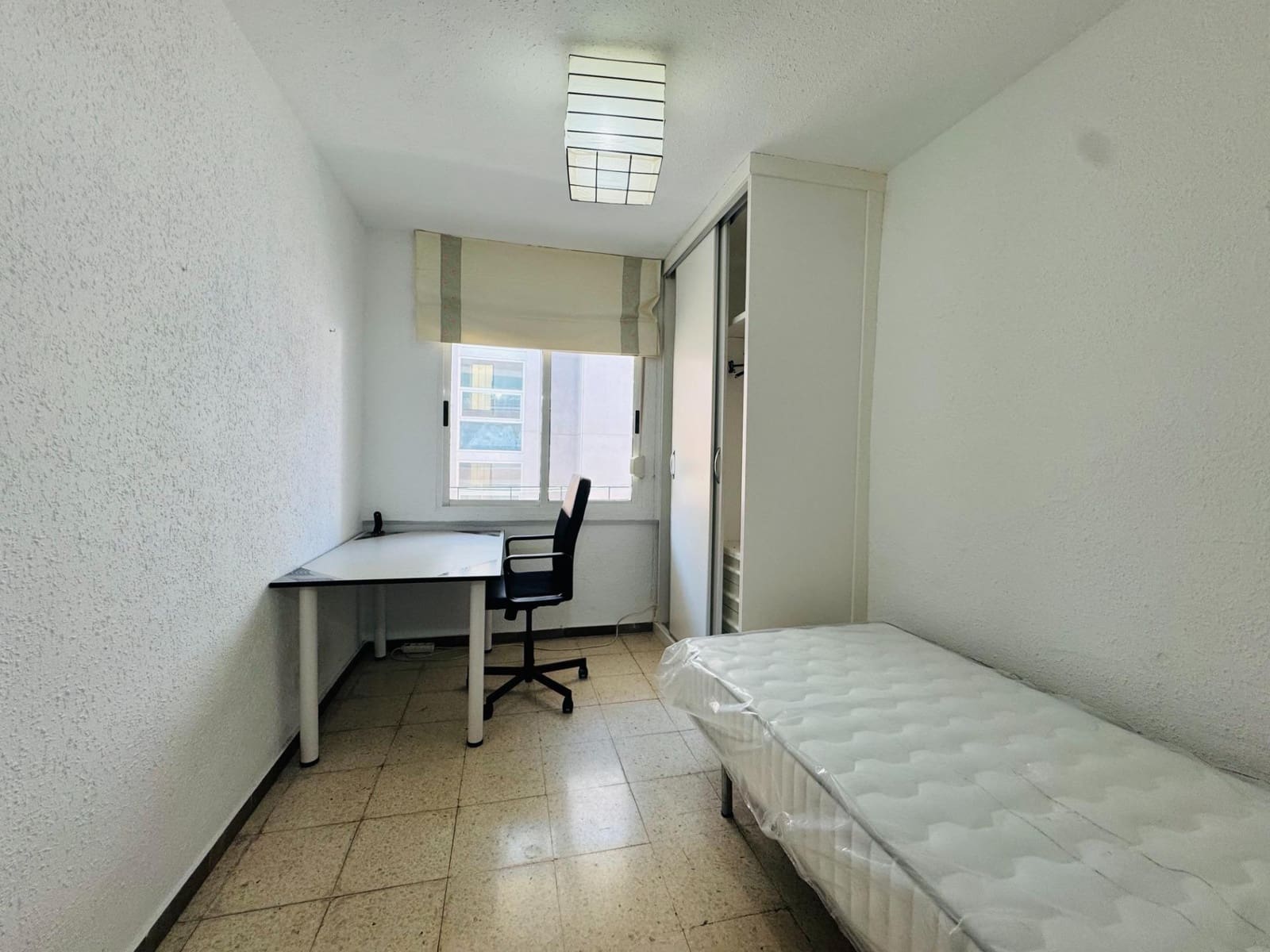 3 Zimmer Wohnung zu vermieten in Granada Stadt - 300 € (Ref: 10089756)