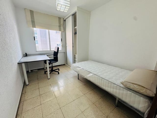 3 Zimmer Wohnung zu vermieten in Granada Stadt - 300 € (Ref: 10089756)