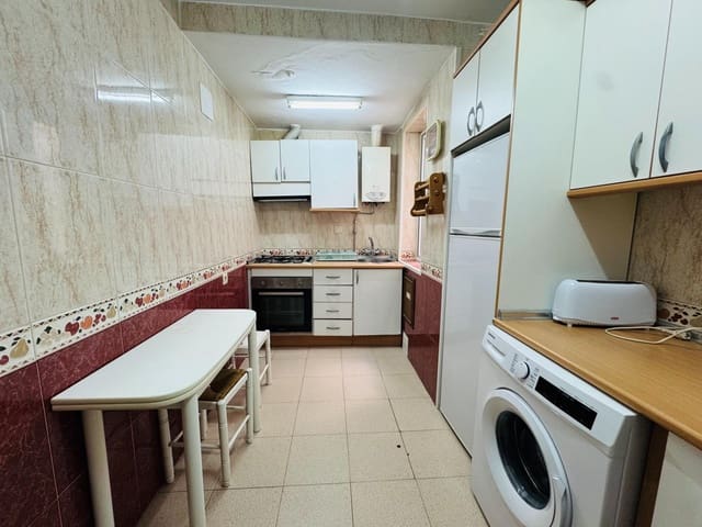 3 Zimmer Wohnung zu vermieten in Granada Stadt - 300 € (Ref: 10089756)