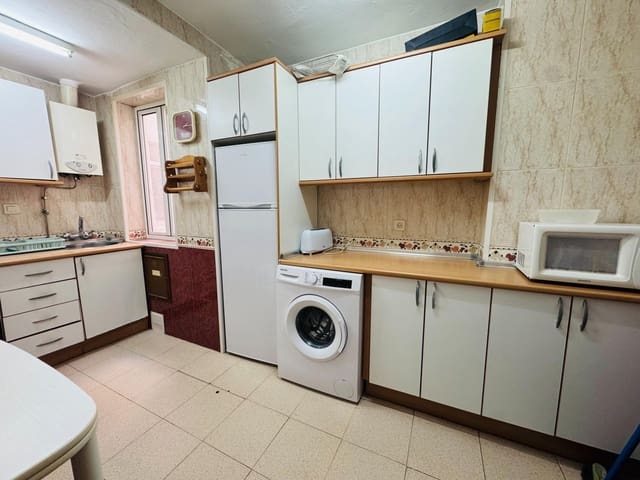 3 Zimmer Wohnung zu vermieten in Granada Stadt - 300 € (Ref: 10089756)