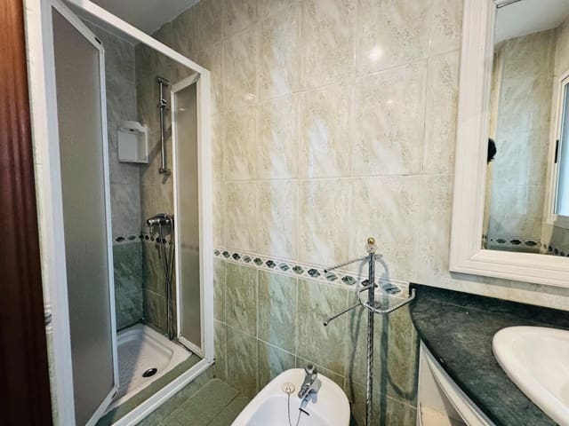 3 Zimmer Wohnung zu vermieten in Granada Stadt - 300 € (Ref: 10089756)