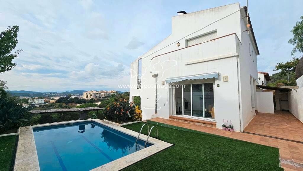 5 bedroom Villa for sale in Lloret de Mar with pool garage - € 660,000 (Ref: 9128645)
